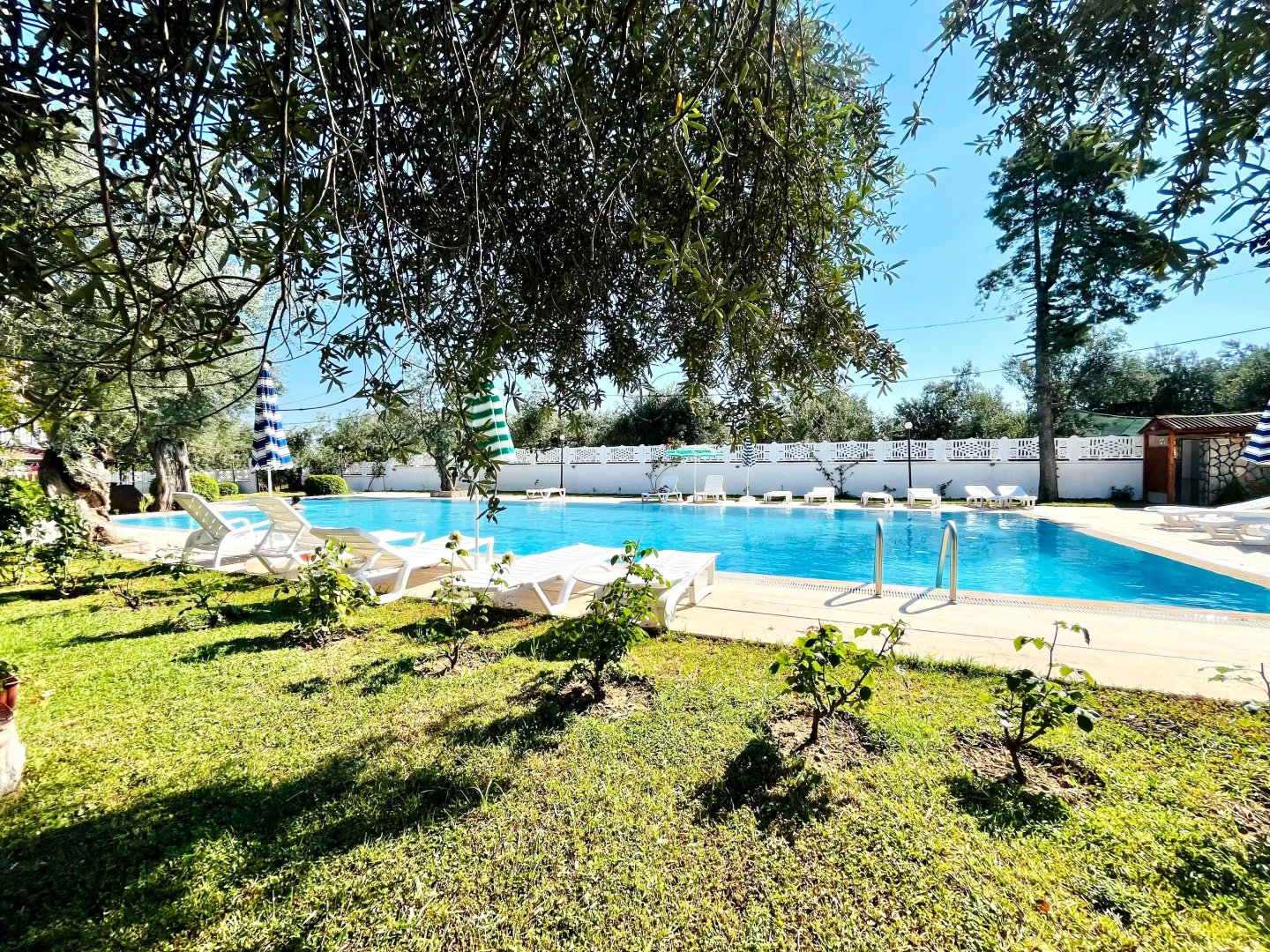 SAKLI CENNET!YÜKSELDEN GÜREDE HAVUZLU GENİŞ BAHÇE 3+1 KÖŞE VİLLA
