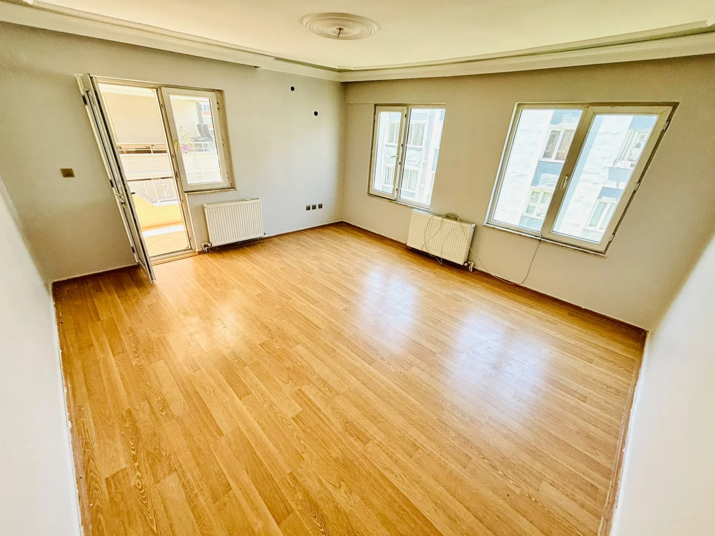 YÜKSELDEN İKİZÇAYDA ASANSÖRLÜ KOMBİLİ ARA KAT FIRSAT 3+1 DAİRE
