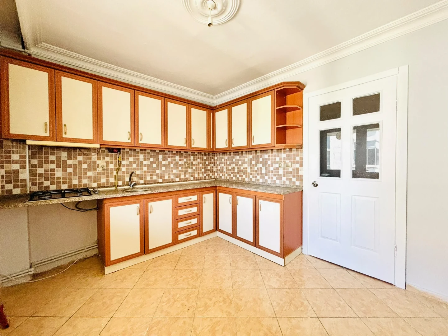 YÜKSELDEN İKİZÇAYDA ASANSÖRLÜ KOMBİLİ ARA KAT FIRSAT 3+1 DAİRE