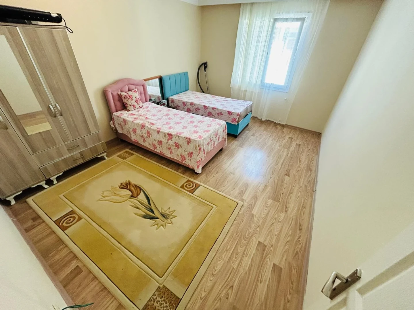 YÜKSEL'DEN ALTINKUM'DA EŞYALI ARAKAT BAKIMLI MASRAFSIZ 1+1 DAİRE