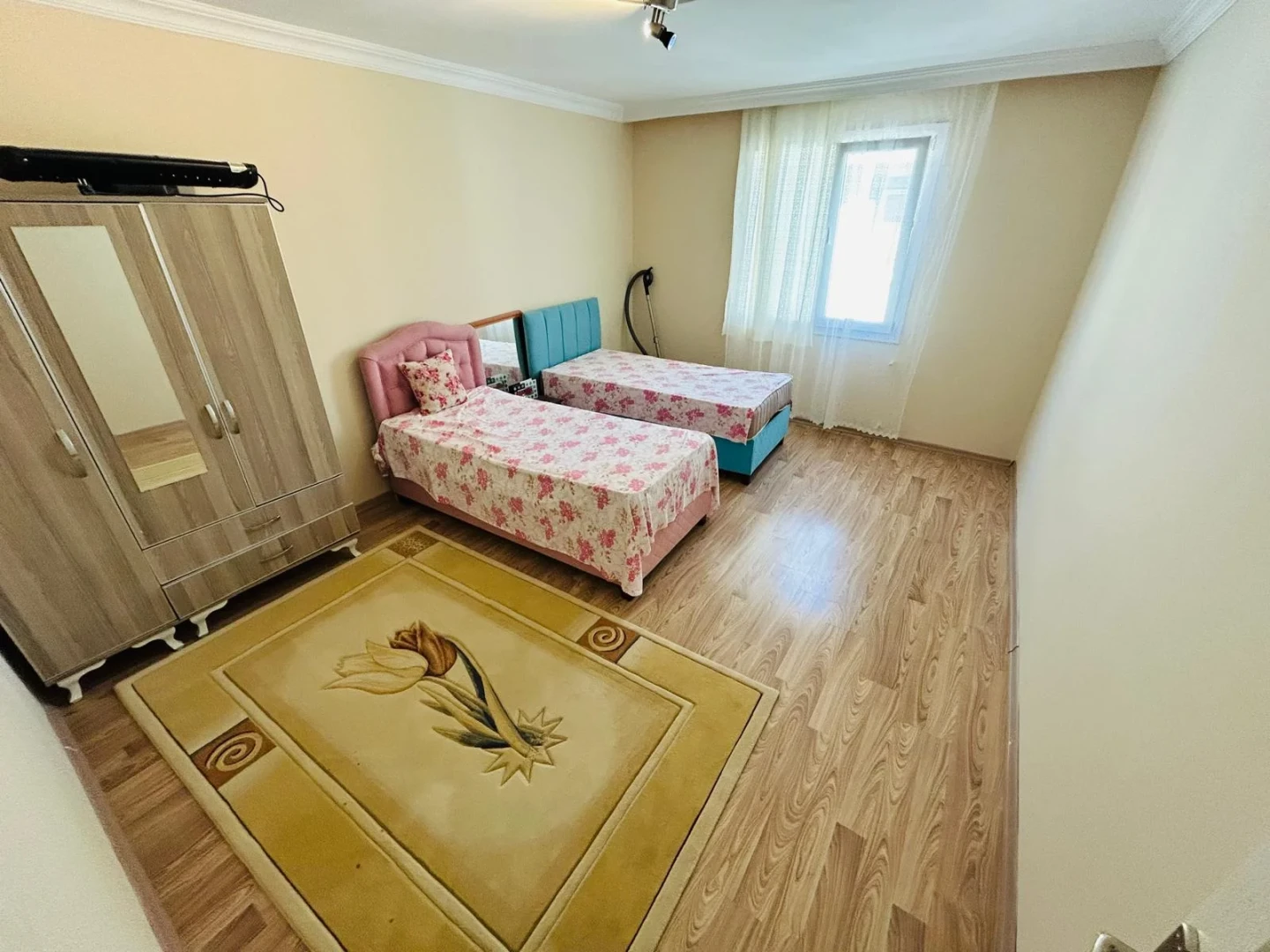 YÜKSEL'DEN ALTINKUM'DA EŞYALI ARAKAT BAKIMLI MASRAFSIZ 1+1 DAİRE