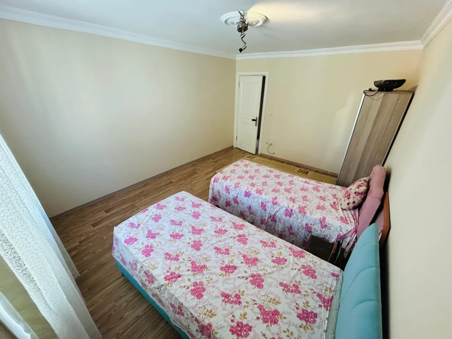 YÜKSEL'DEN ALTINKUM'DA EŞYALI ARAKAT BAKIMLI MASRAFSIZ 1+1 DAİRE