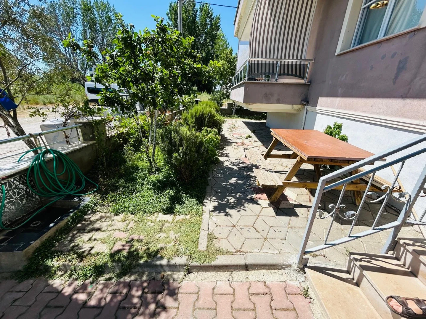 YÜKSEL'DEN ALTINKUM'DA EŞYALI ARAKAT BAKIMLI MASRAFSIZ 1+1 DAİRE