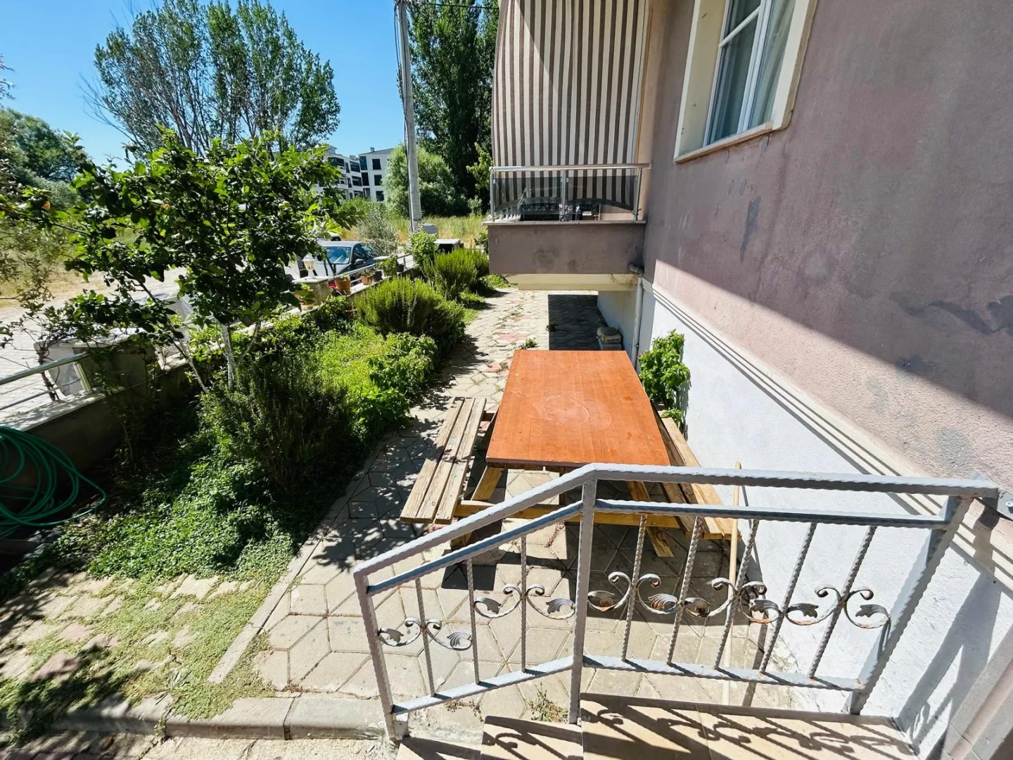 YÜKSEL'DEN ALTINKUM'DA EŞYALI ARAKAT BAKIMLI MASRAFSIZ 1+1 DAİRE