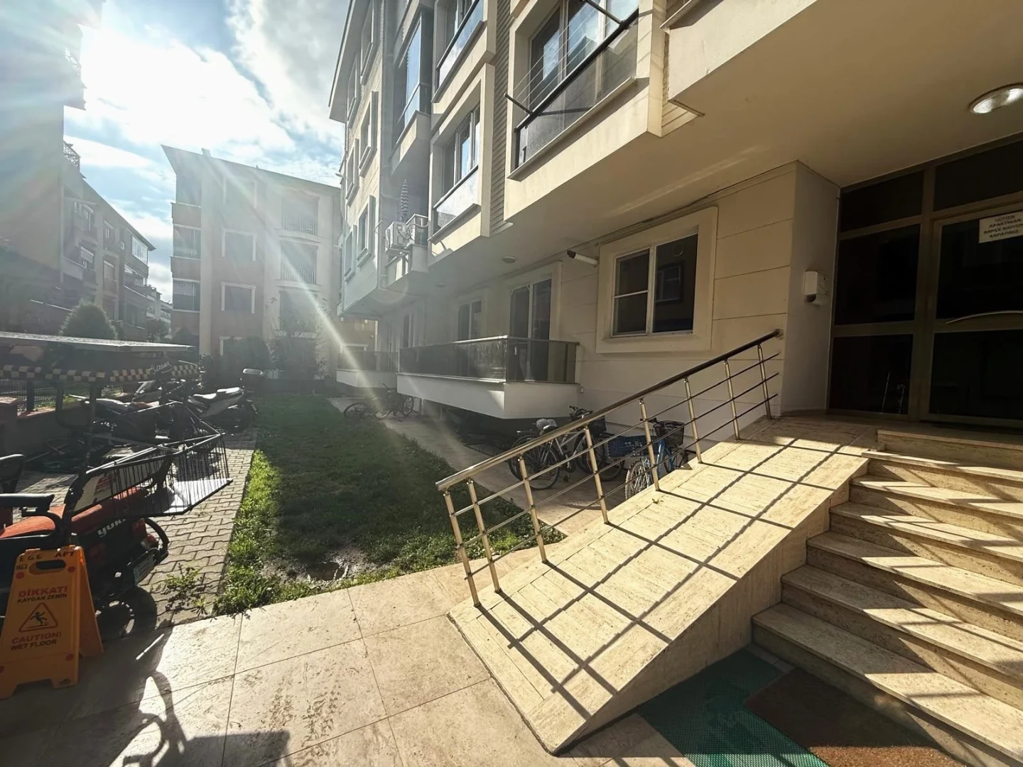 YÜKSELDEN ALTINKUMDA AYRI MUTFAKLI ARAKAT DOĞALGAZLI 2+1 DAİRE