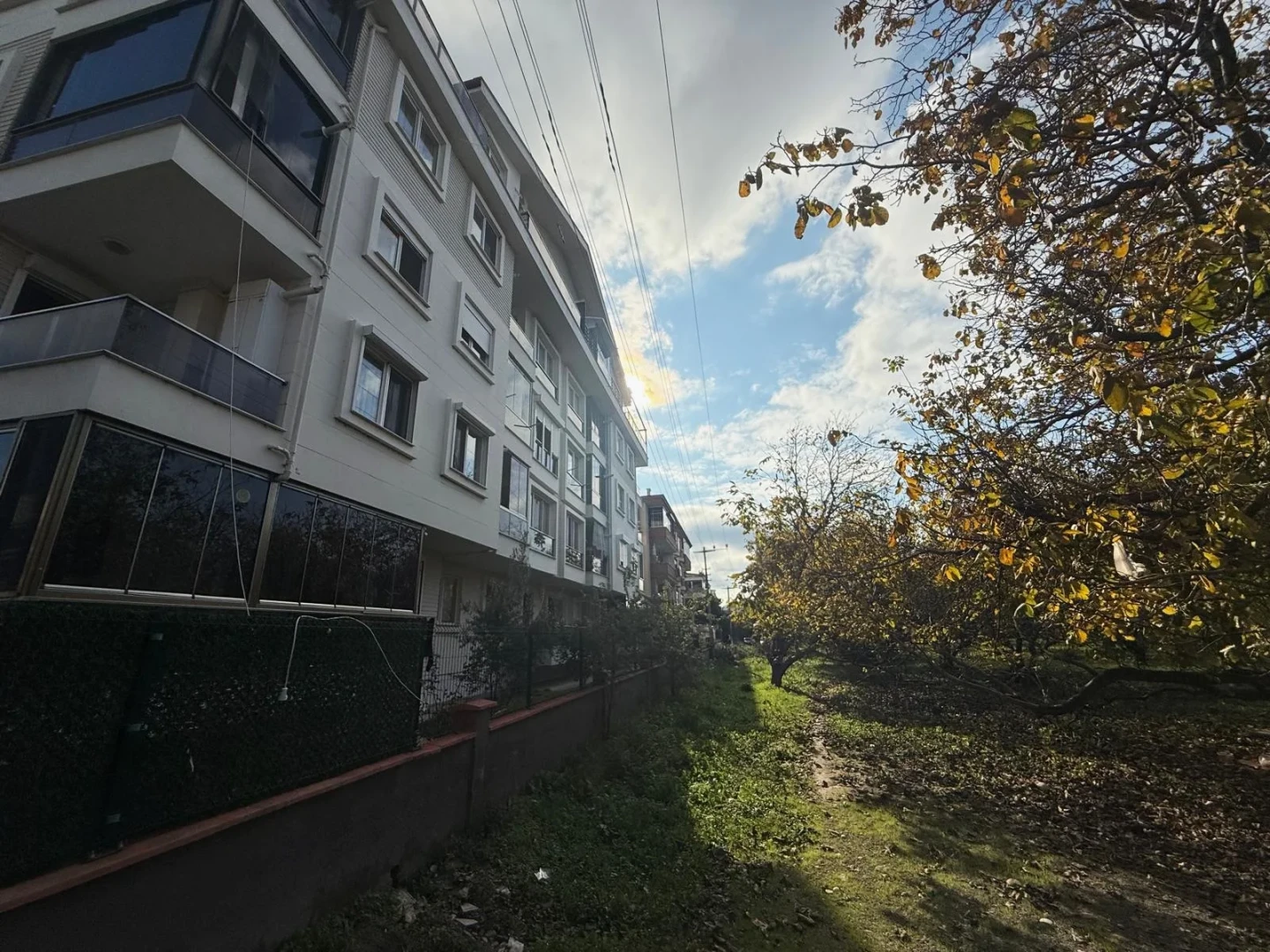 YÜKSELDEN ALTINKUMDA AYRI MUTFAKLI ARAKAT DOĞALGAZLI 2+1 DAİRE