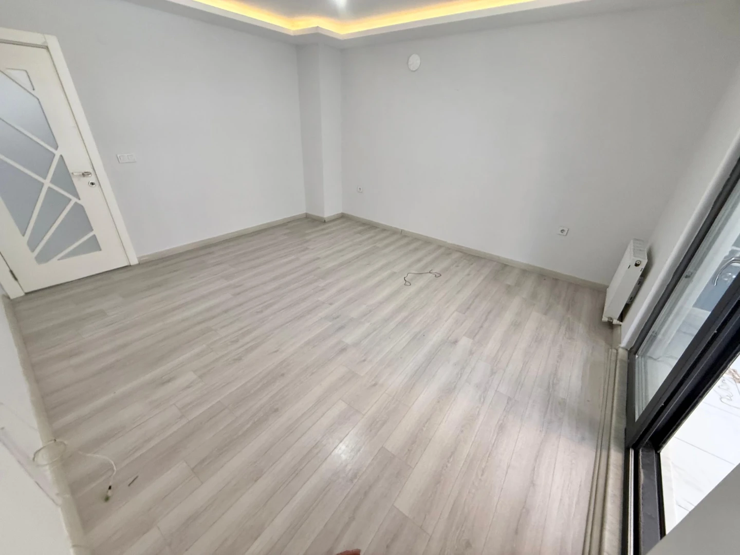 ツYÜKSEL'DEN EDREMİT'TE OTOPARKLI CAM BALKONLU GENÇ 2+1 DAİREツ
