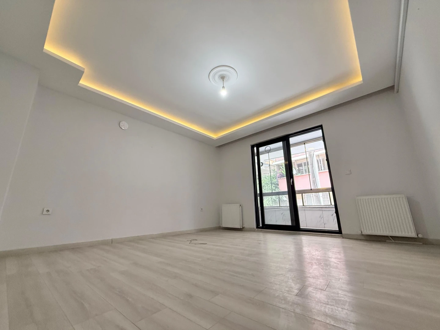 ツYÜKSEL'DEN EDREMİT'TE OTOPARKLI CAM BALKONLU GENÇ 2+1 DAİREツ