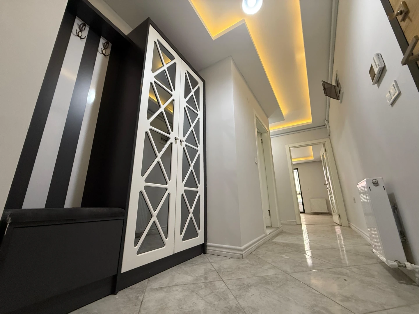 ツYÜKSEL'DEN EDREMİT'TE OTOPARKLI CAM BALKONLU GENÇ 2+1 DAİREツ