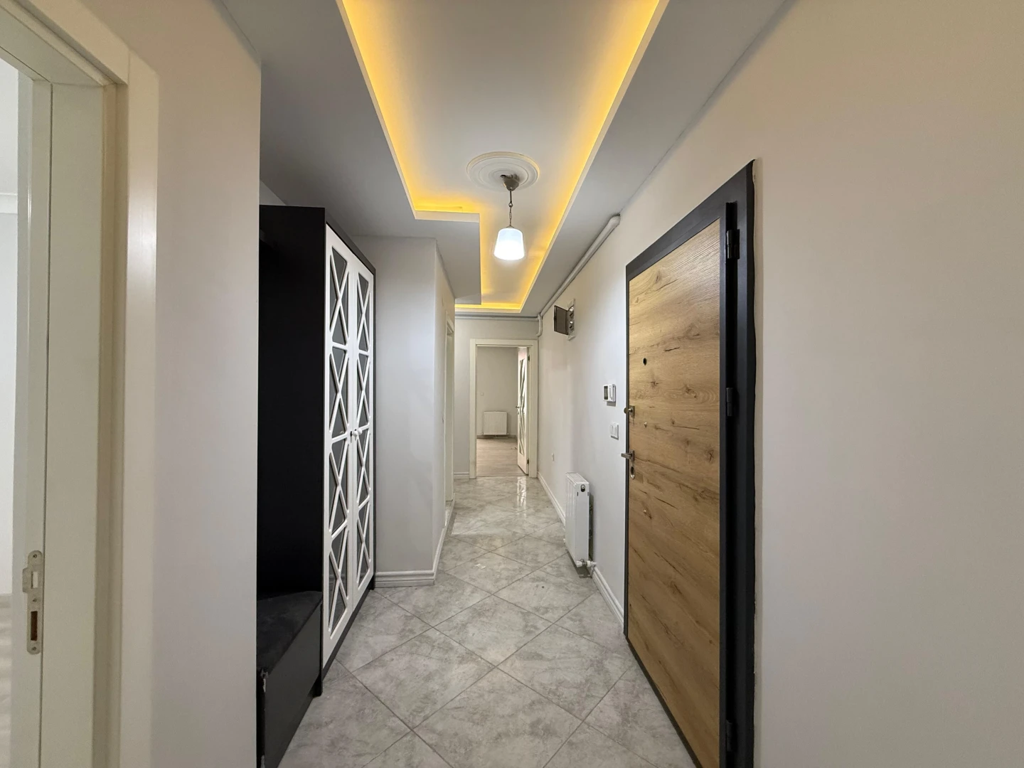 ツYÜKSEL'DEN EDREMİT'TE OTOPARKLI CAM BALKONLU GENÇ 2+1 DAİREツ