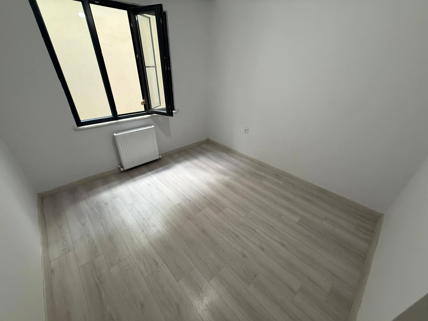 ツYÜKSEL'DEN EDREMİT'TE OTOPARKLI CAM BALKONLU GENÇ 2+1 DAİREツ