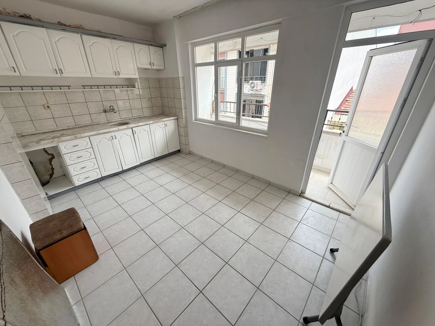 YÜKSEL'DEN EDREMİT'TE ÇİFT BALKONLU KELEPİR FIRSAT 2+1 DAİRE