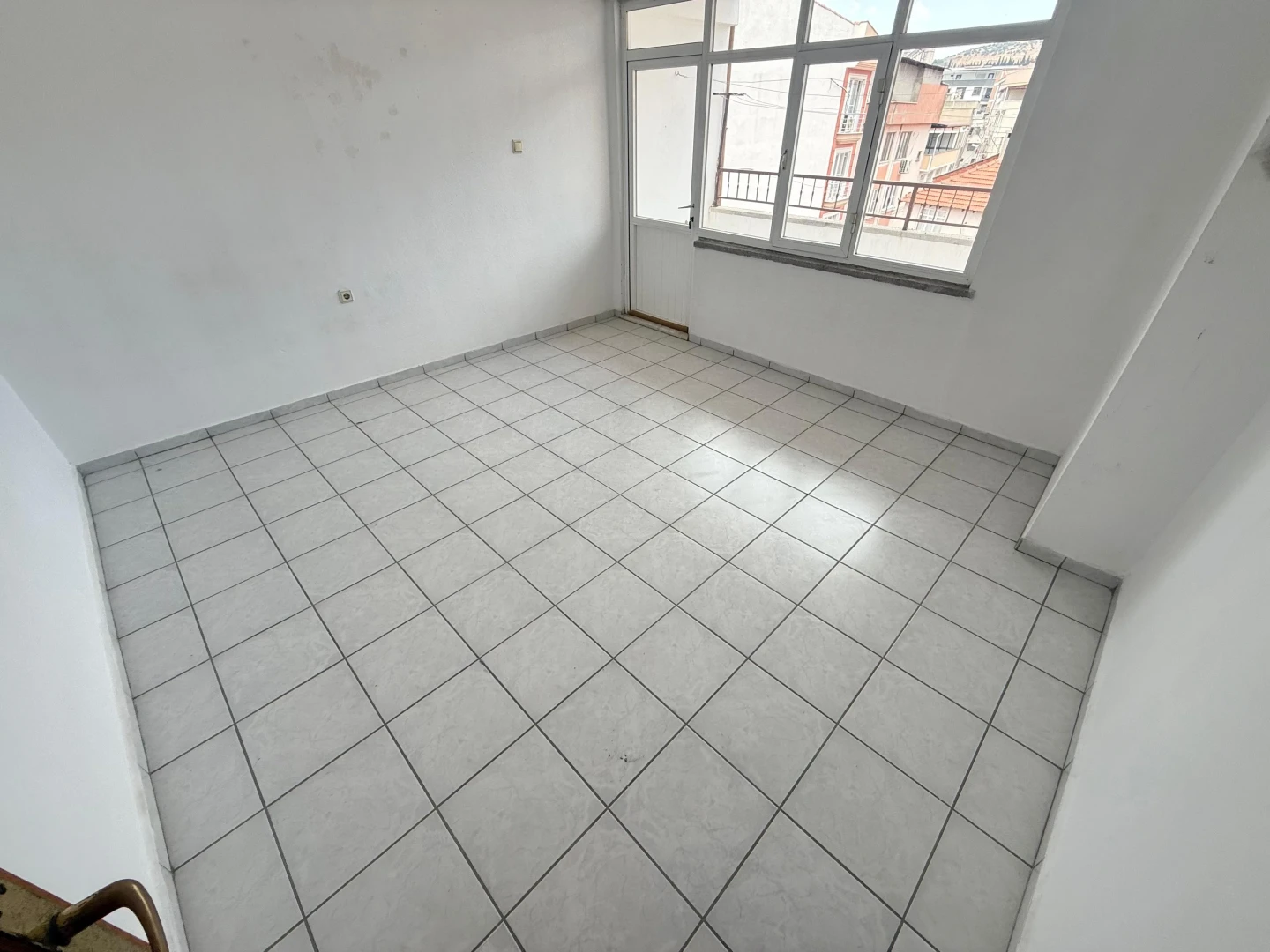 YÜKSEL'DEN EDREMİT'TE ÇİFT BALKONLU KELEPİR FIRSAT 2+1 DAİRE