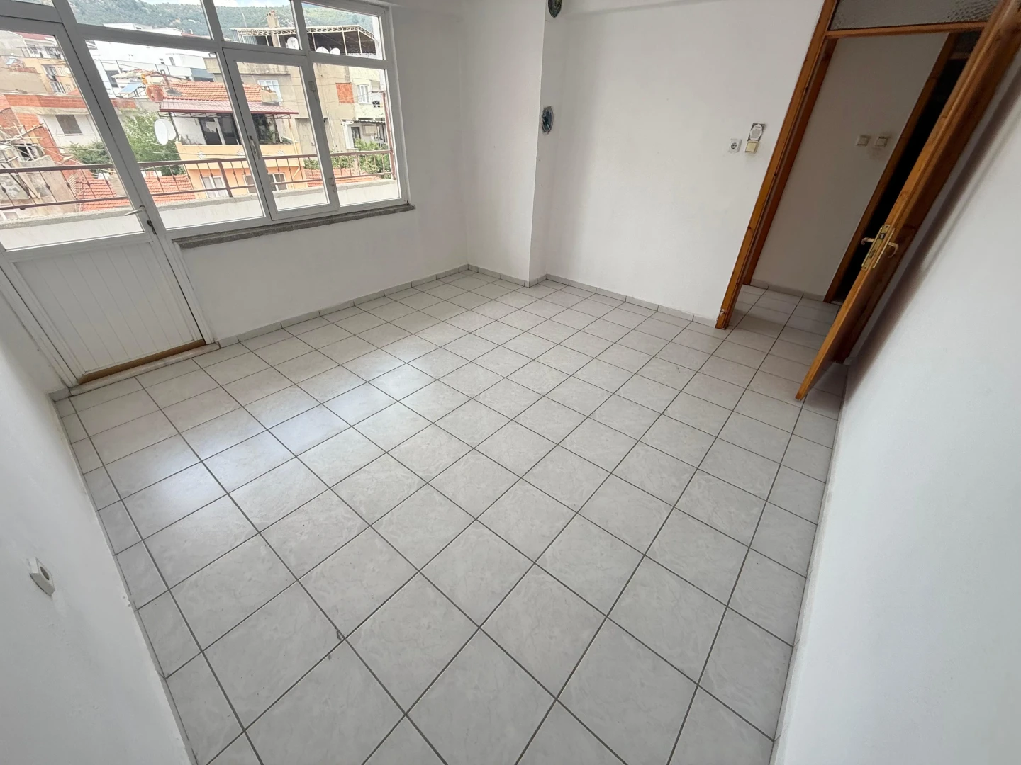 YÜKSEL'DEN EDREMİT'TE ÇİFT BALKONLU KELEPİR FIRSAT 2+1 DAİRE