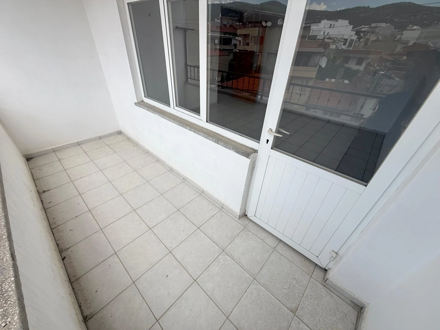 YÜKSEL'DEN EDREMİT'TE ÇİFT BALKONLU KELEPİR FIRSAT 2+1 DAİRE