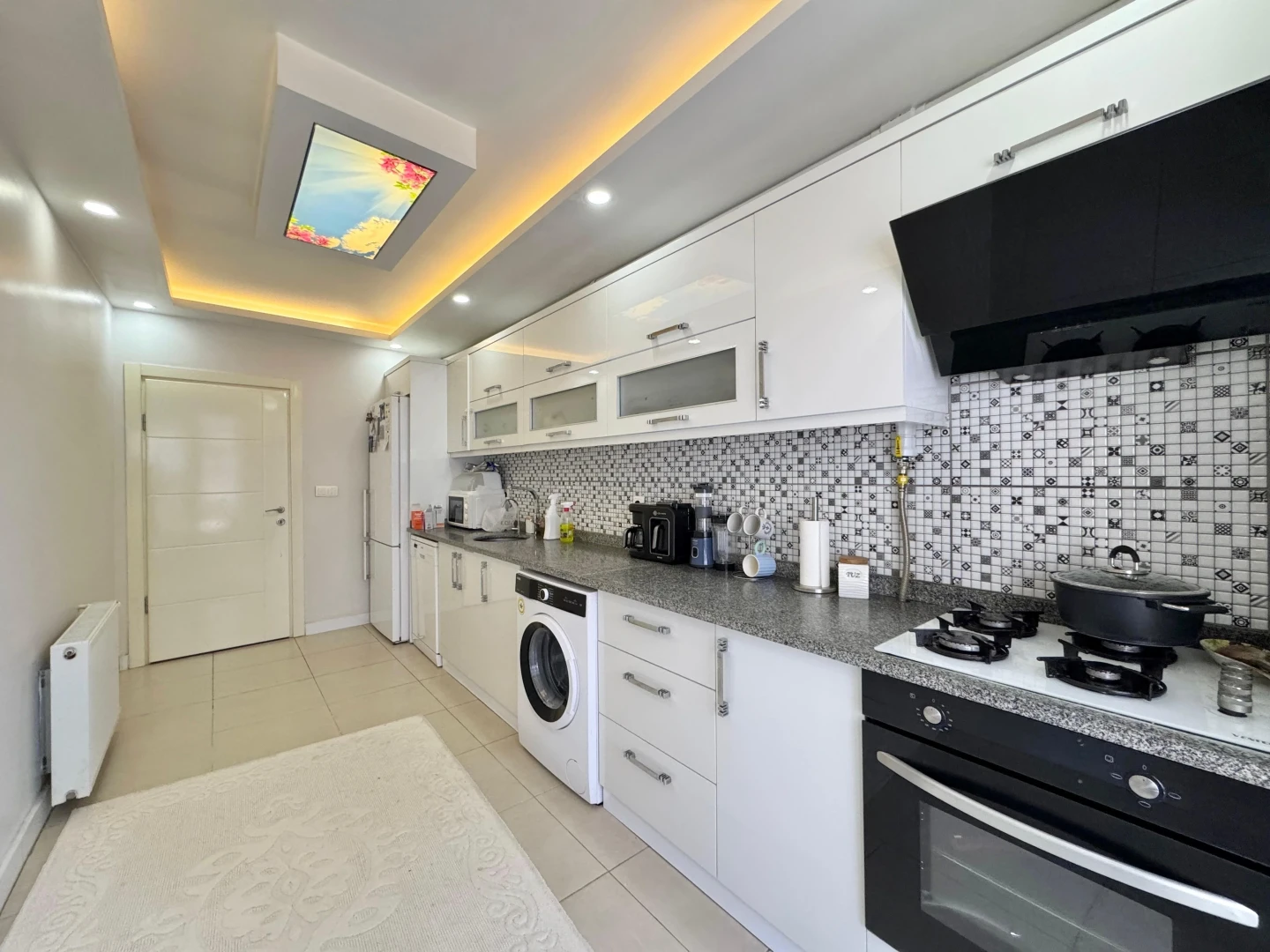 ツYÜKSEL'DEN EDREMİT'TE KAPALI OTOPARKLI CAM BALKONLU 3+1 DAİREツ