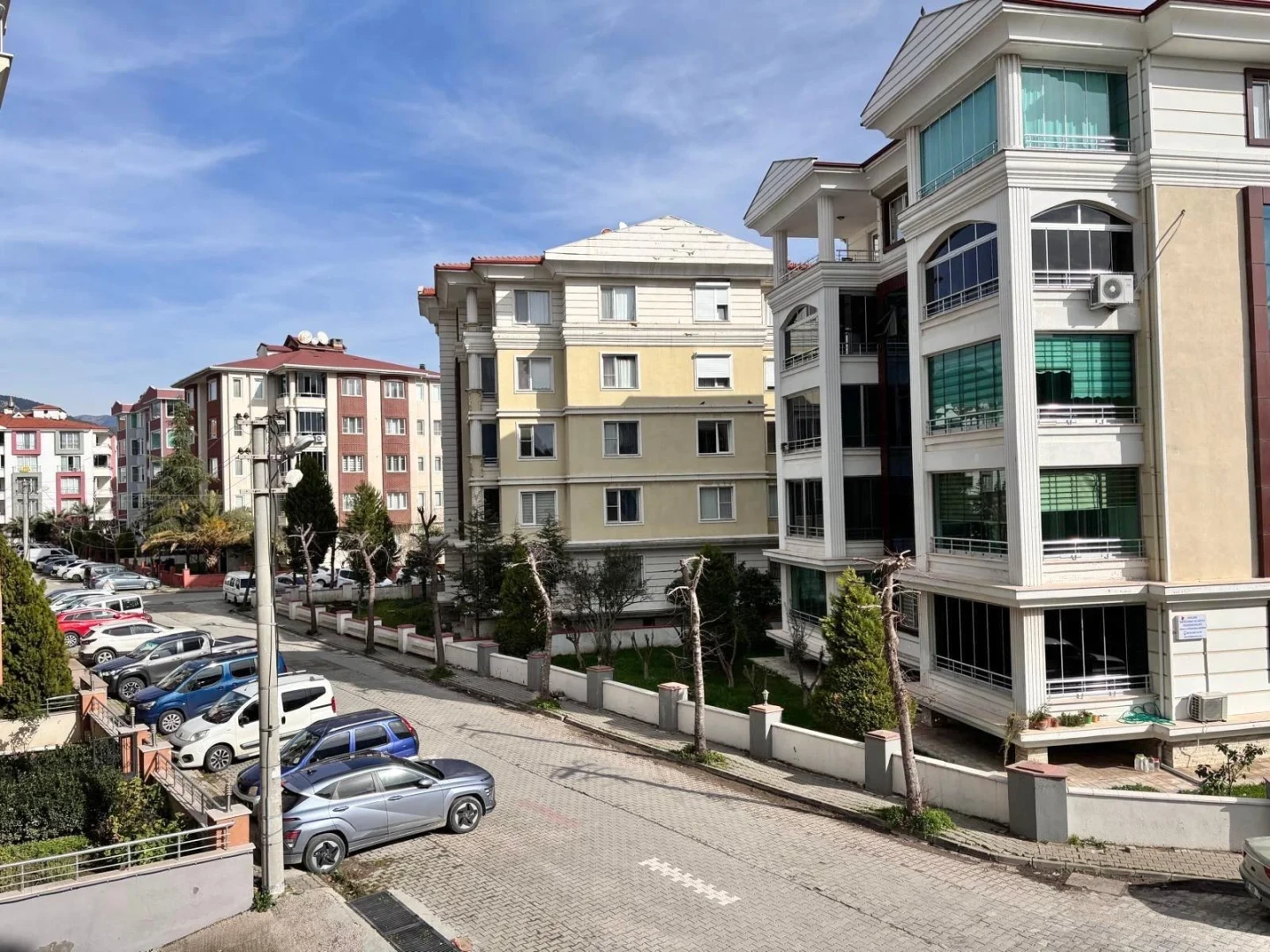 YÜKSEL'DEN CENNETAYAĞI YÜRÜYÜŞ YOLUNDA TERASLI OTOPARKLI 3+1