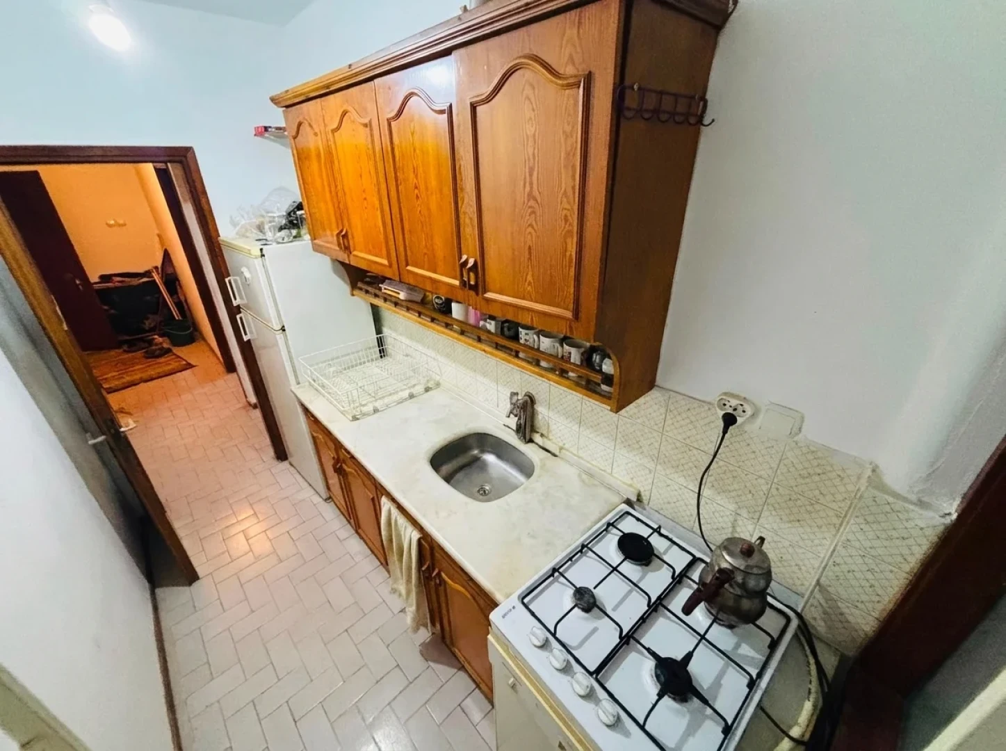 YÜKSELDEN AKÇAY MERKEZDE DENİZE 300METRE SATILIK AYRI MUTFAK 1+1