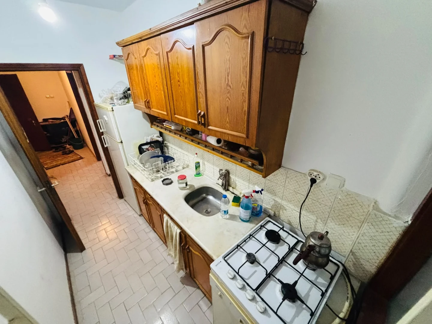 YÜKSELDEN AKÇAY MERKEZDE DENİZE 300METRE SATILIK AYRI MUTFAK 1+1