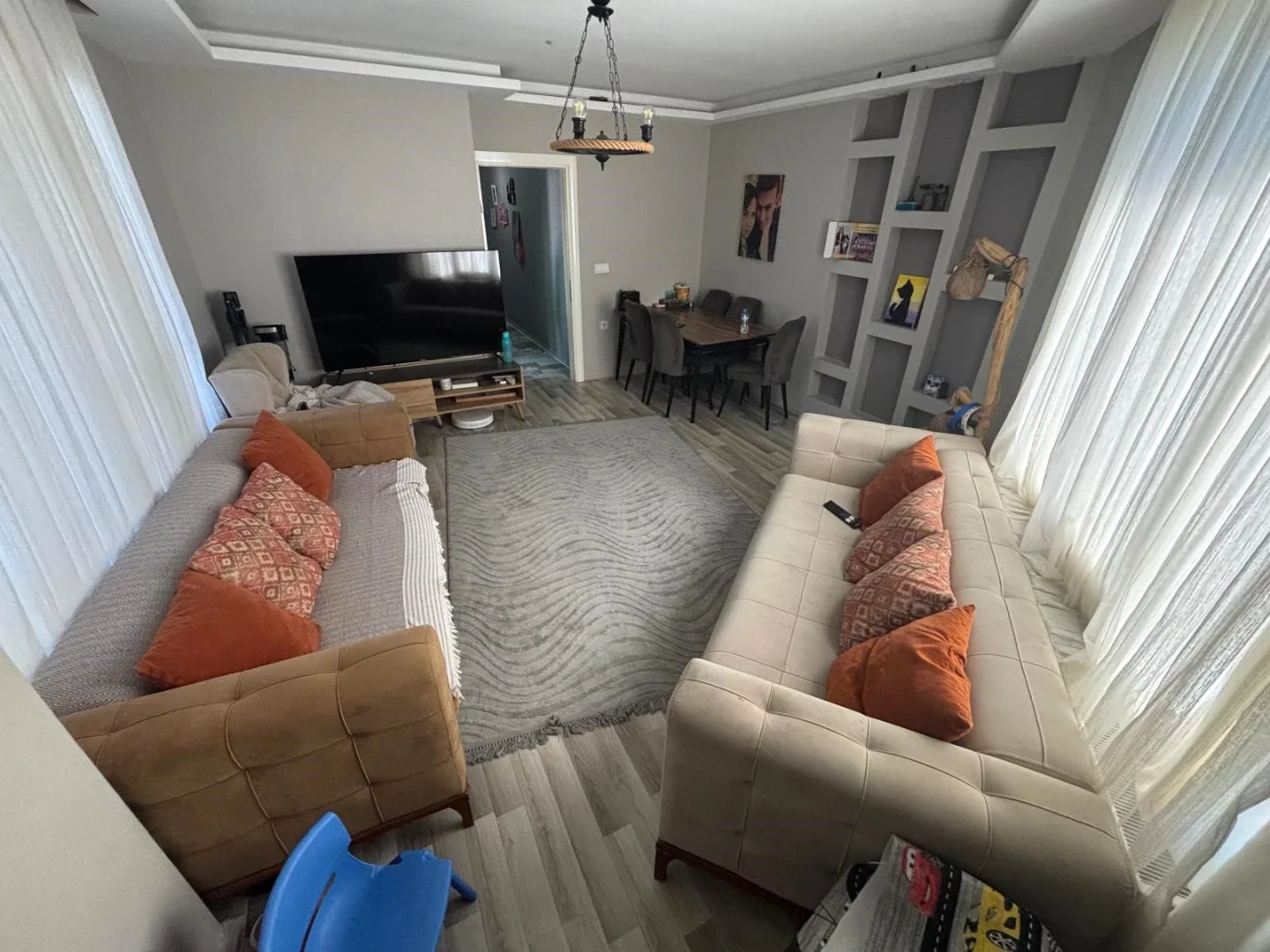 YÜKSELDEN İKİZÇAY'DA AYRI MUTFAKLI ÖNCEPHE CAM BALKONLU 2+1DAİRE