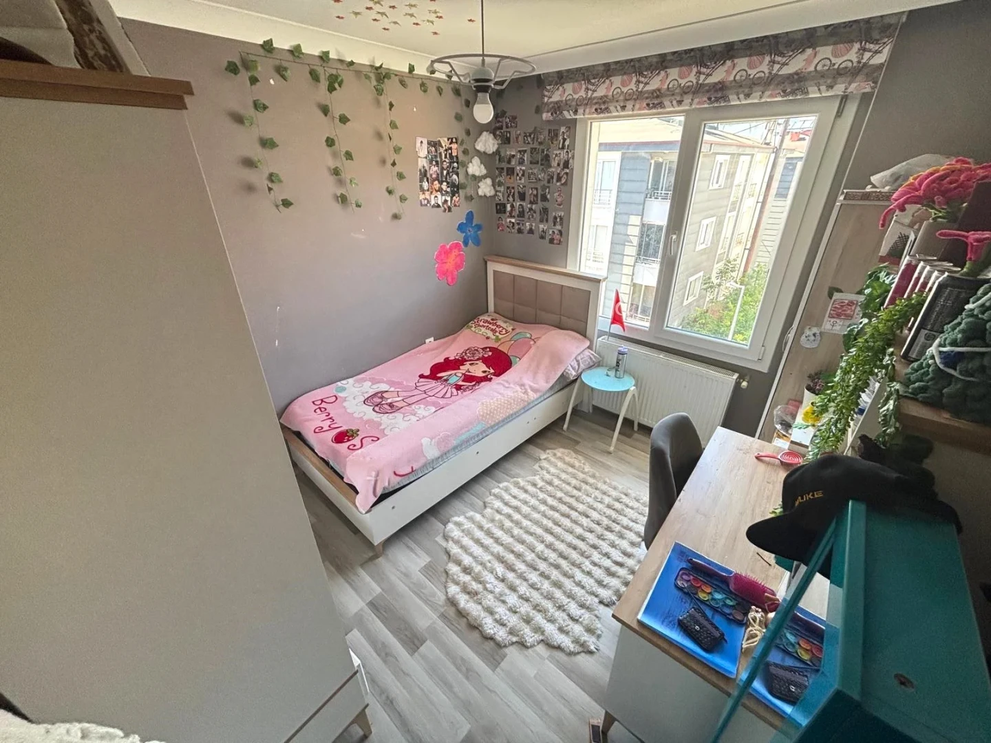 YÜKSELDEN İKİZÇAY'DA AYRI MUTFAKLI ÖNCEPHE CAM BALKONLU 2+1DAİRE