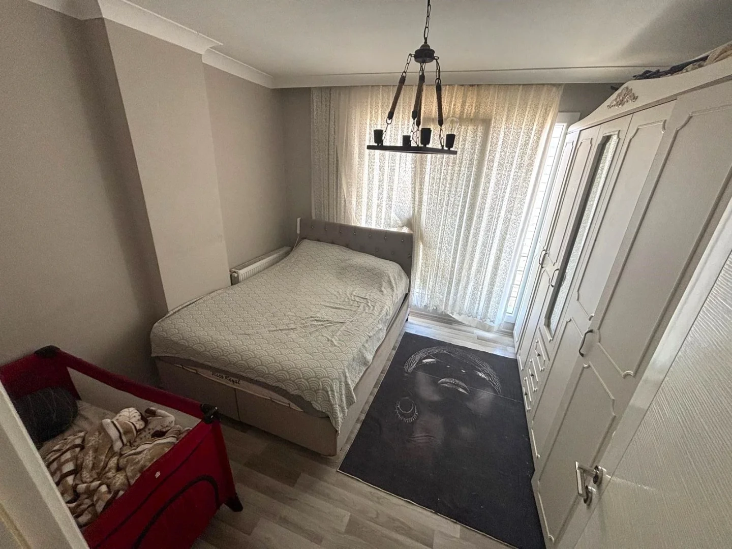 YÜKSELDEN İKİZÇAY'DA AYRI MUTFAKLI ÖNCEPHE CAM BALKONLU 2+1DAİRE
