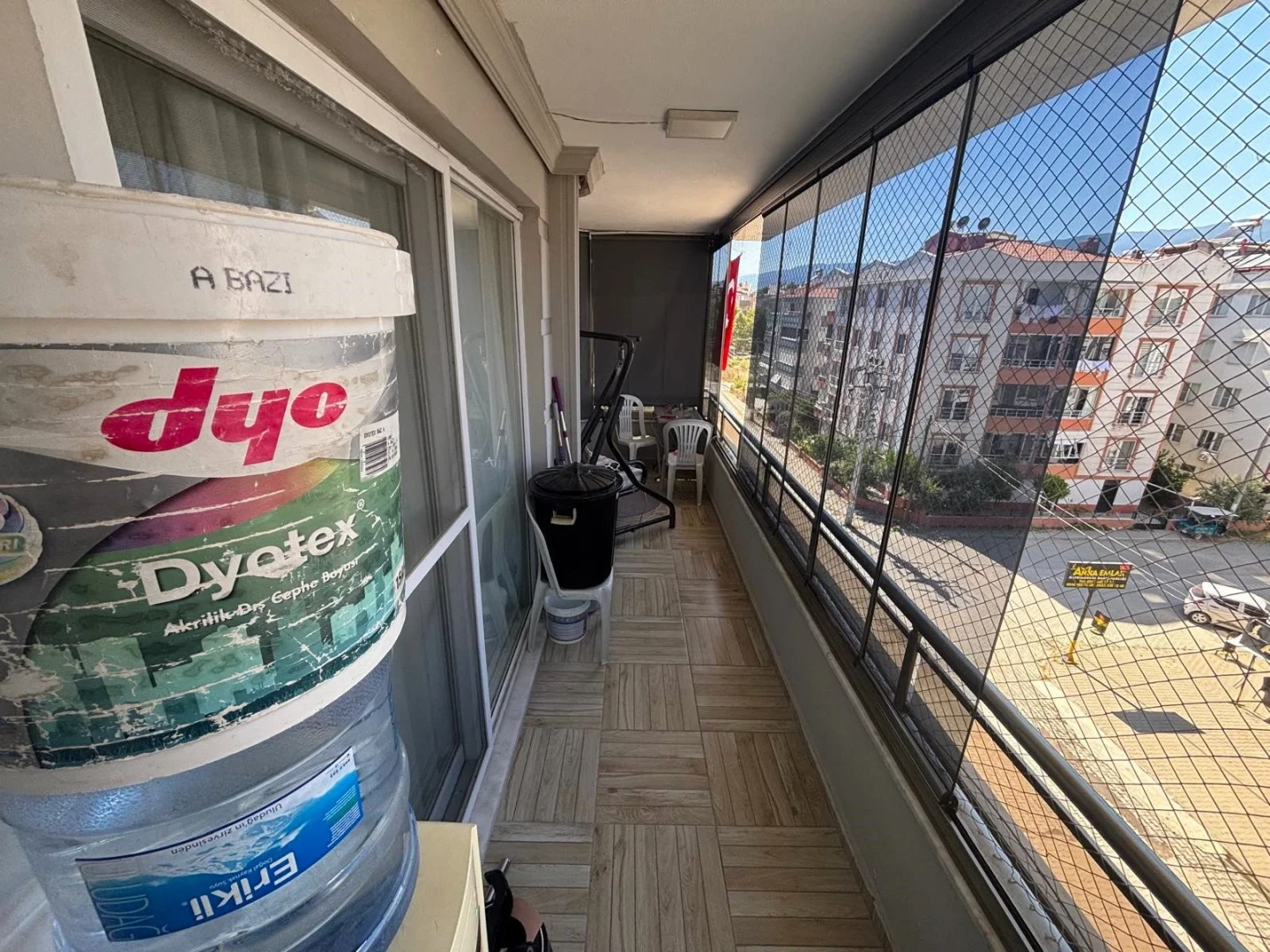 YÜKSELDEN İKİZÇAY'DA AYRI MUTFAKLI ÖNCEPHE CAM BALKONLU 2+1DAİRE