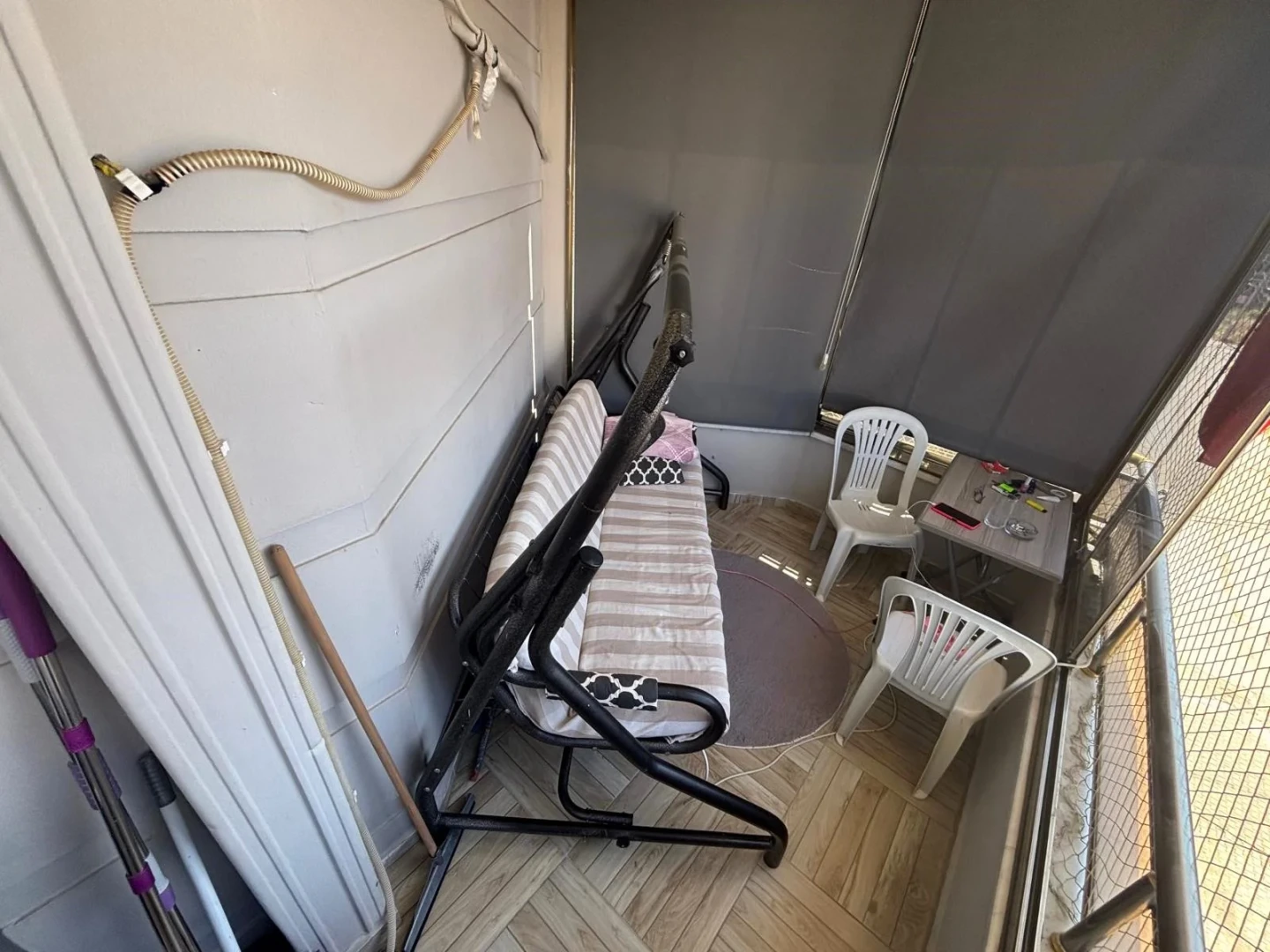 YÜKSELDEN İKİZÇAY'DA AYRI MUTFAKLI ÖNCEPHE CAM BALKONLU 2+1DAİRE