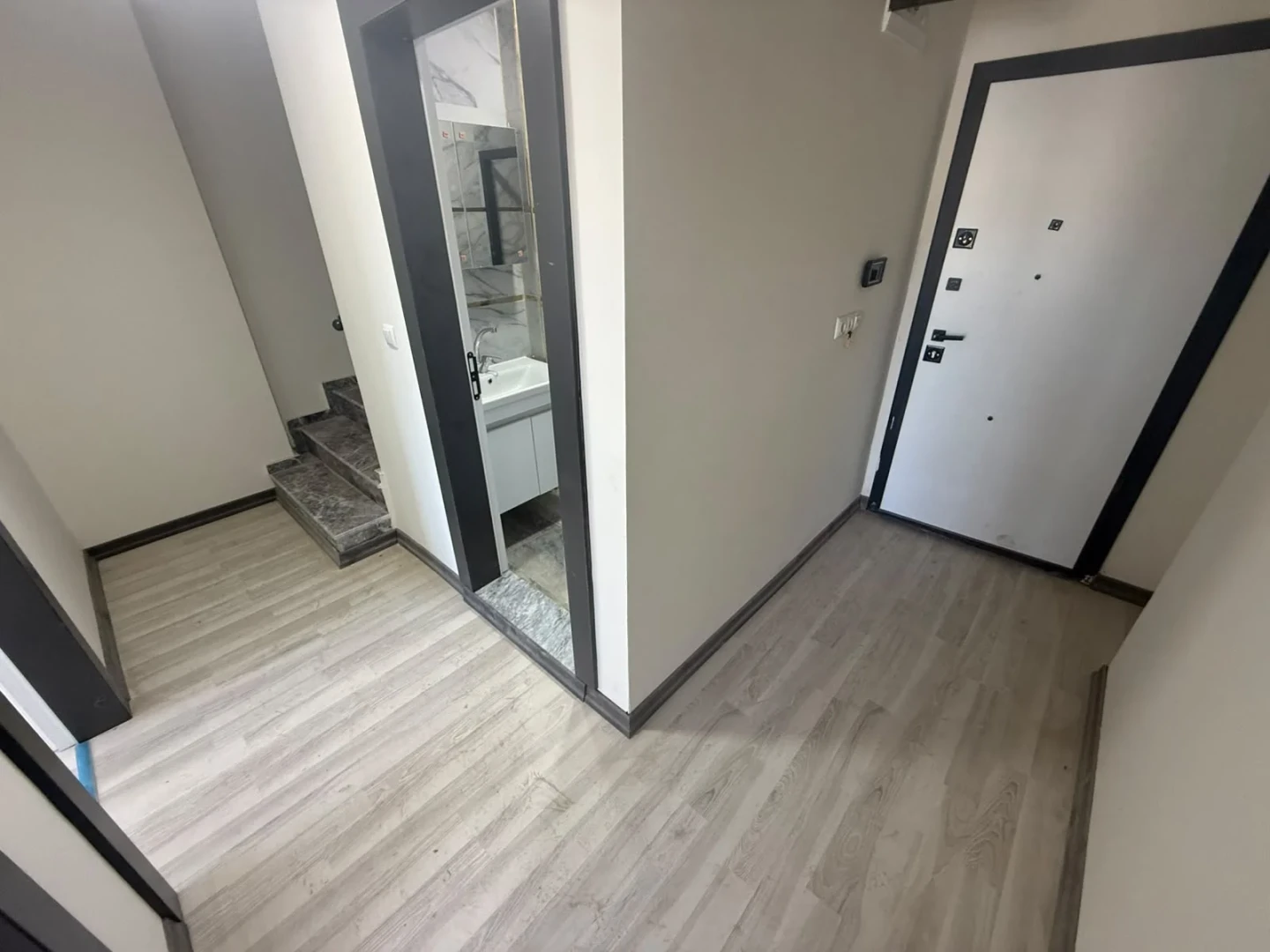 YÜKSEL'DEN EDREMİT'TE ÖNCEPHE GENİŞ TERASLI 2+1 DUBLEKS FIRSATI