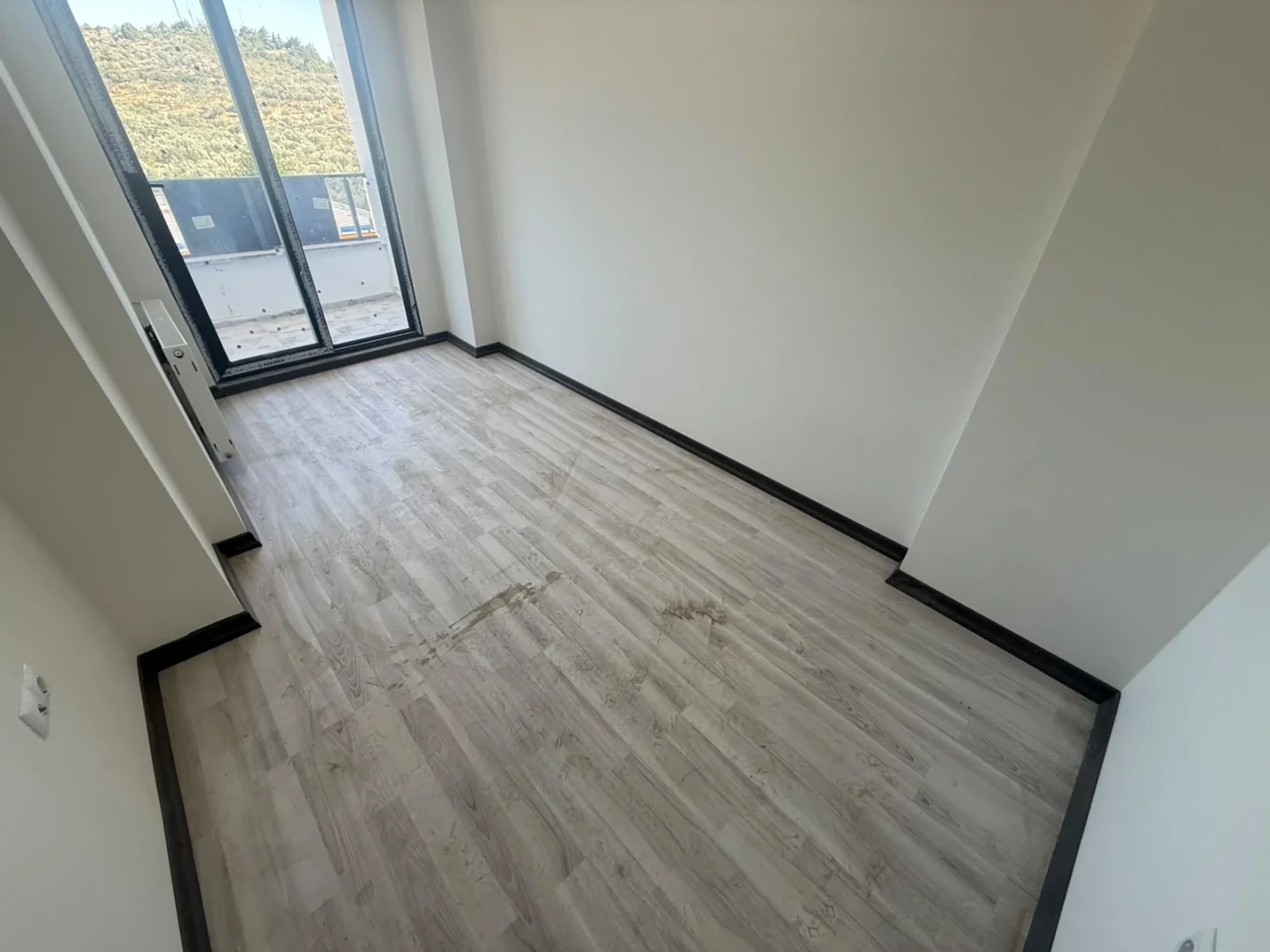 YÜKSEL'DEN EDREMİT'TE ÖNCEPHE GENİŞ TERASLI 2+1 DUBLEKS FIRSATI