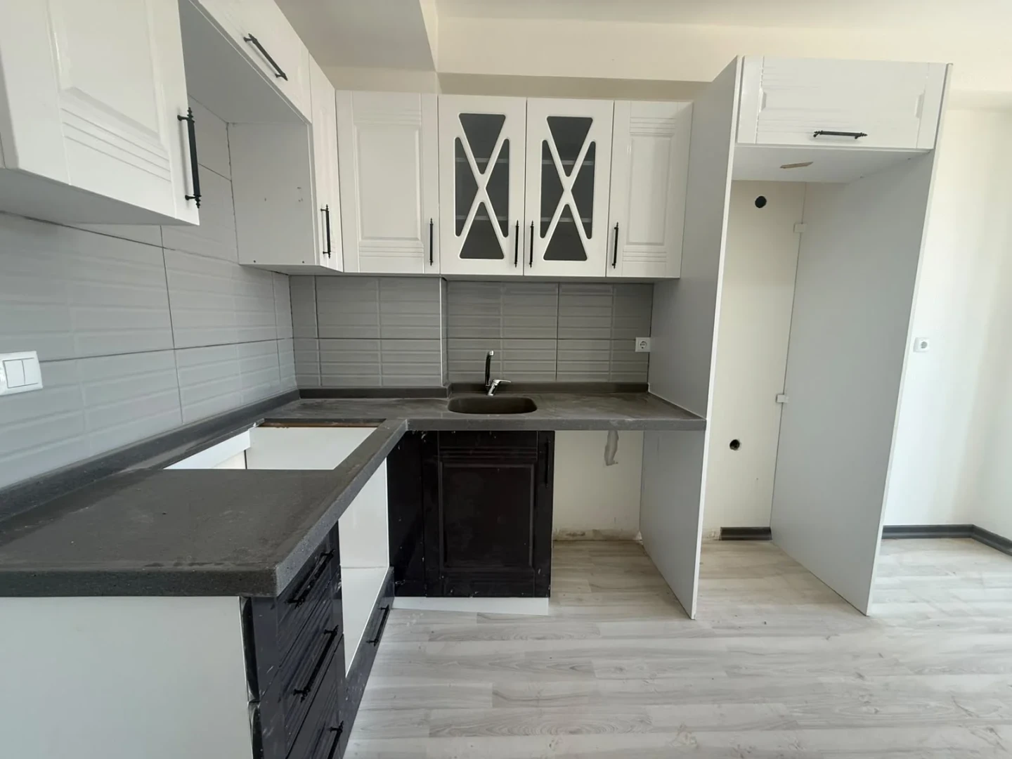 YÜKSEL'DEN EDREMİT'TE ÖNCEPHE GENİŞ TERASLI 2+1 DUBLEKS FIRSATI