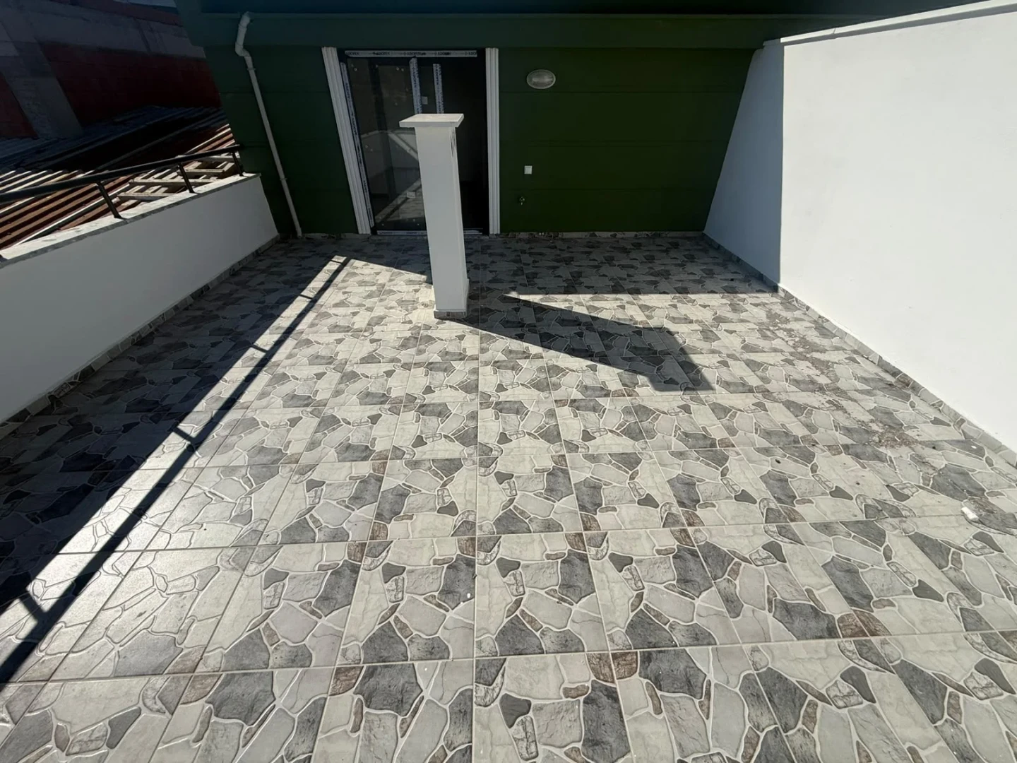 YÜKSEL'DEN EDREMİT'TE ÖNCEPHE GENİŞ TERASLI 2+1 DUBLEKS FIRSATI
