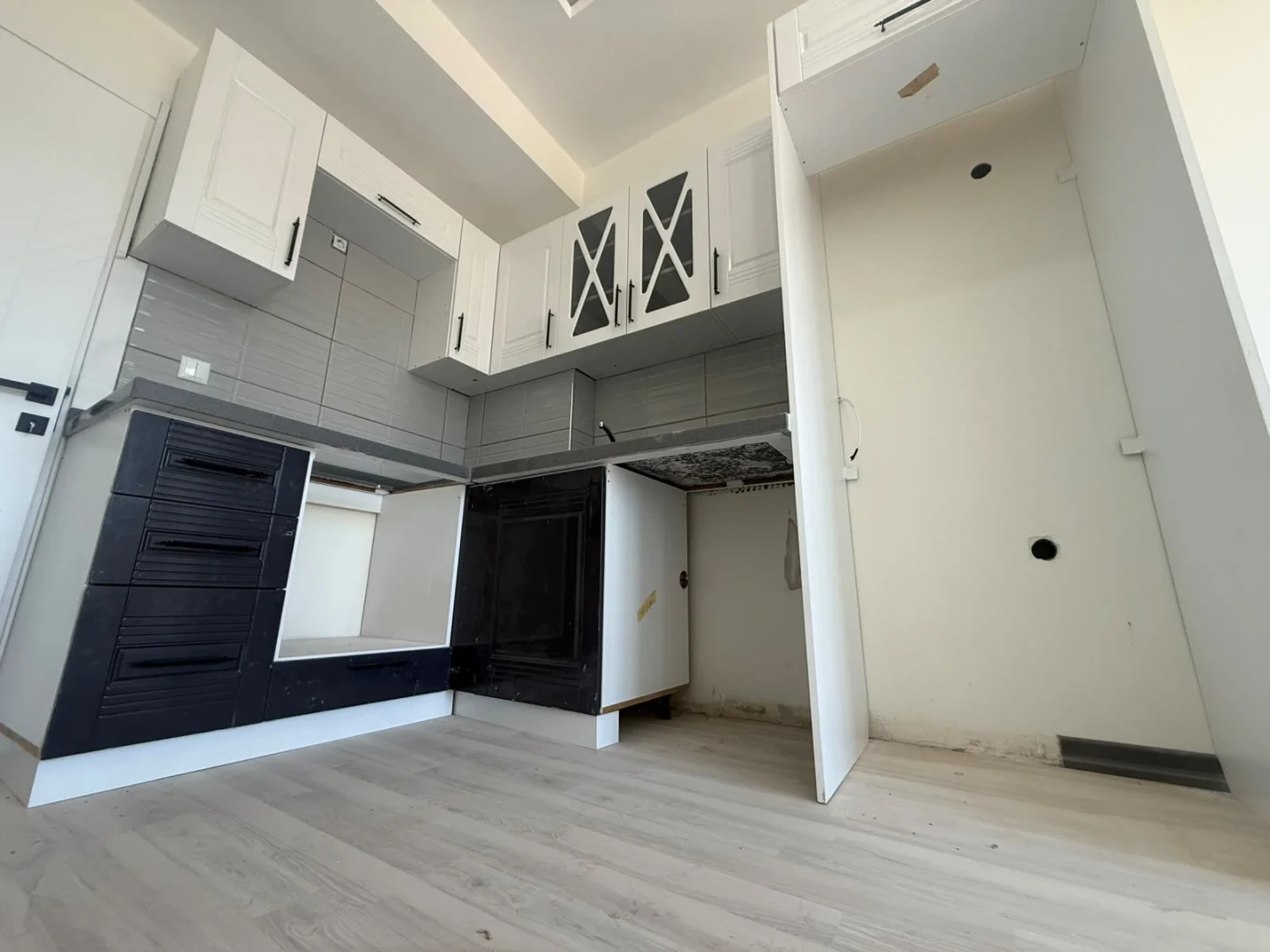 YÜKSEL'DEN EDREMİT'TE ÖNCEPHE GENİŞ TERASLI 2+1 DUBLEKS FIRSATI