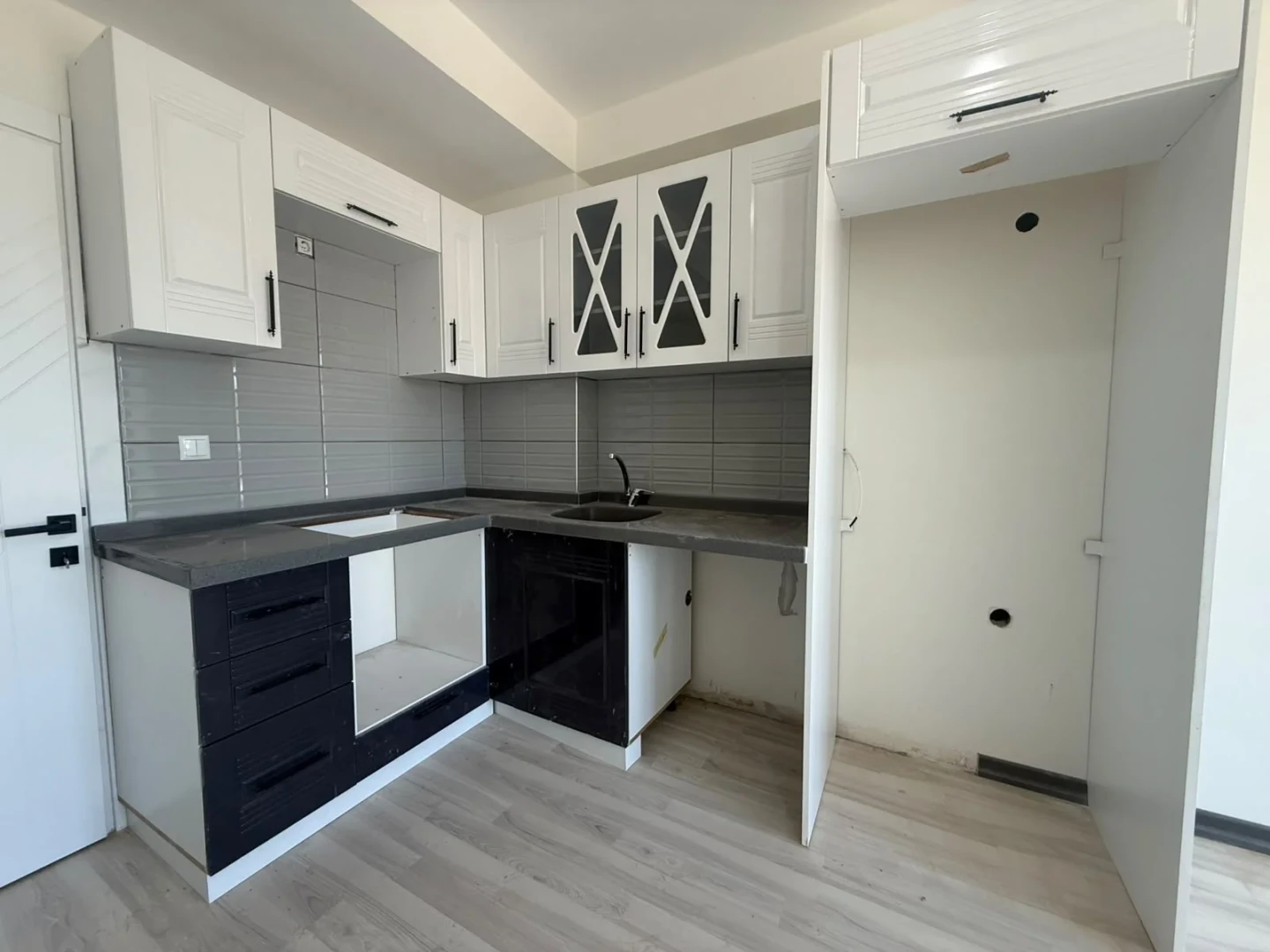 YÜKSEL'DEN EDREMİT'TE ÖNCEPHE GENİŞ TERASLI 2+1 DUBLEKS FIRSATI