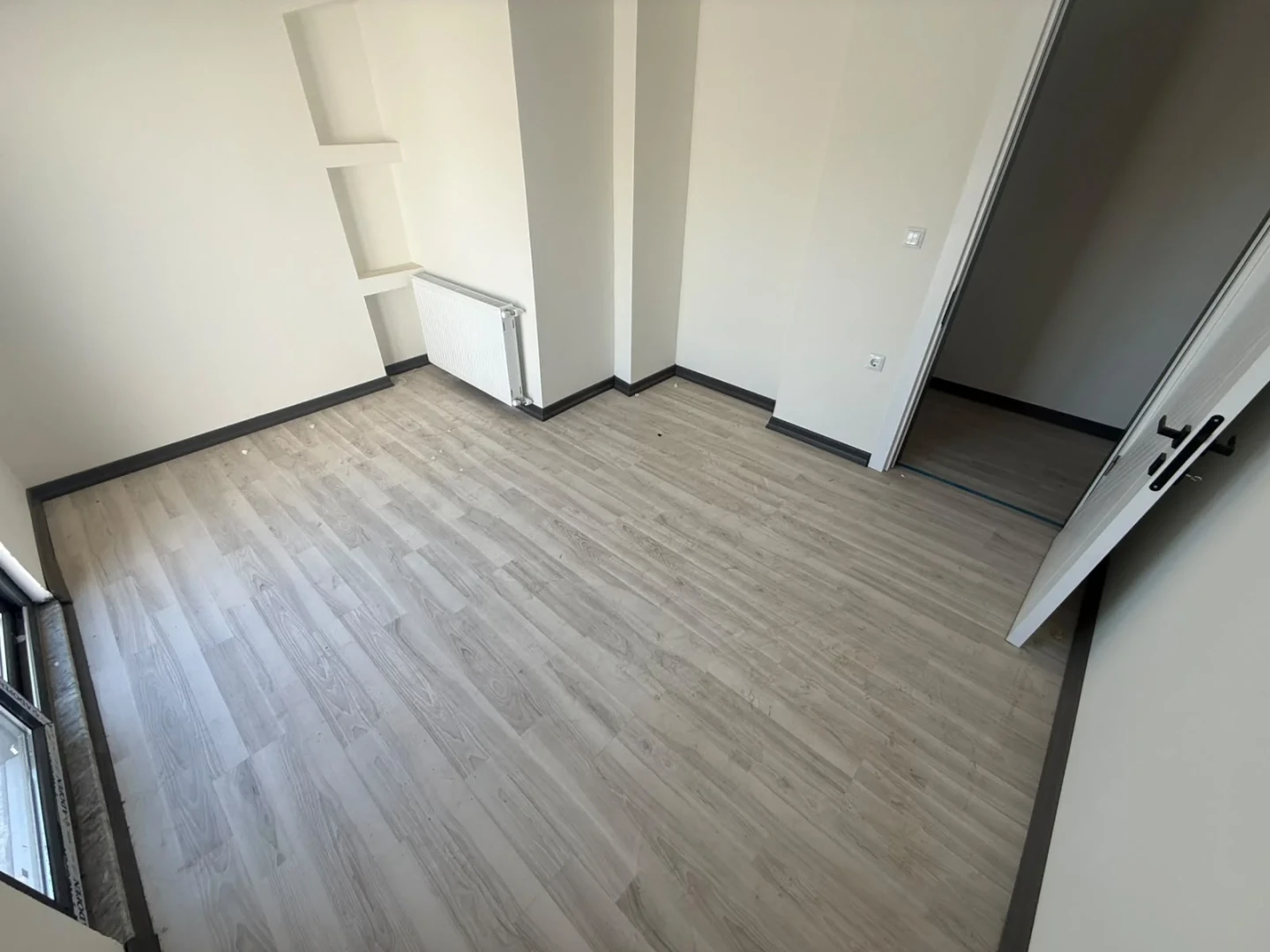 YÜKSEL'DEN EDREMİT'TE ÖNCEPHE GENİŞ TERASLI 2+1 DUBLEKS FIRSATI