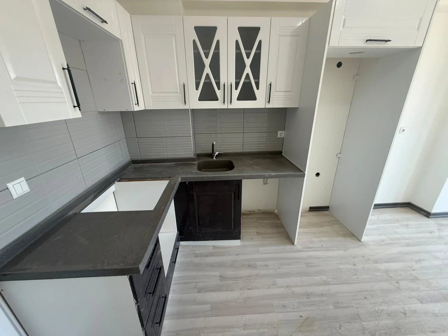 YÜKSEL'DEN EDREMİT'TE ÖNCEPHE GENİŞ TERASLI 2+1 DUBLEKS FIRSATI