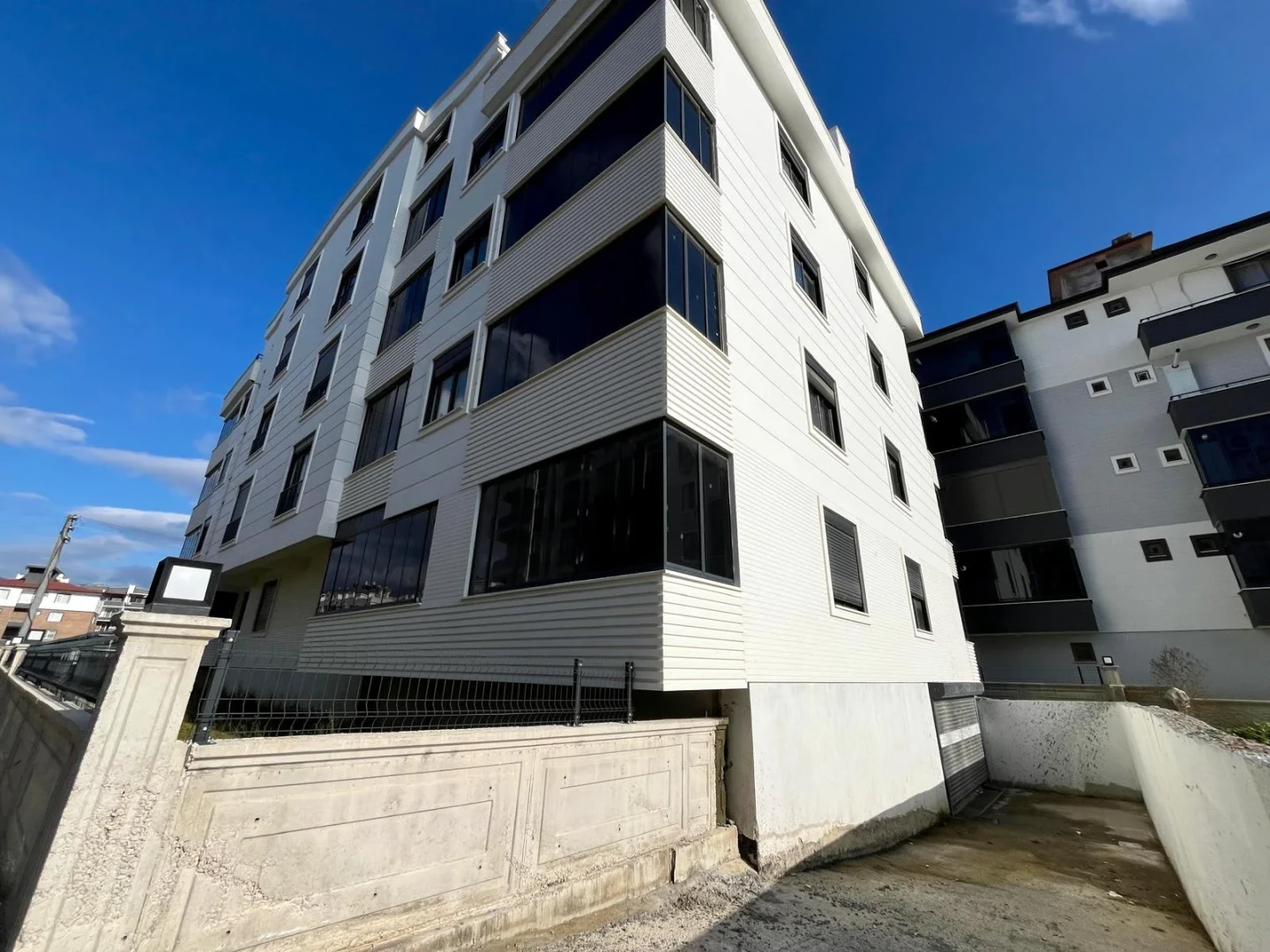 YÜKSELDEN ALTINKUMDA K.OTOPARK YERDEN ISITMA FIRSAT 2+1 DAİRE