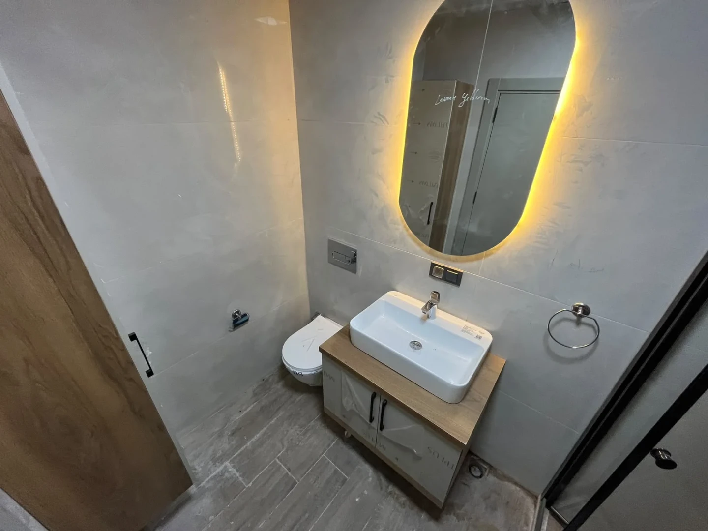 YÜKSELDEN AKÇAY MERKEZDE DENİZE 300MT YERDEN ISITMALI 2+1 DAİRE