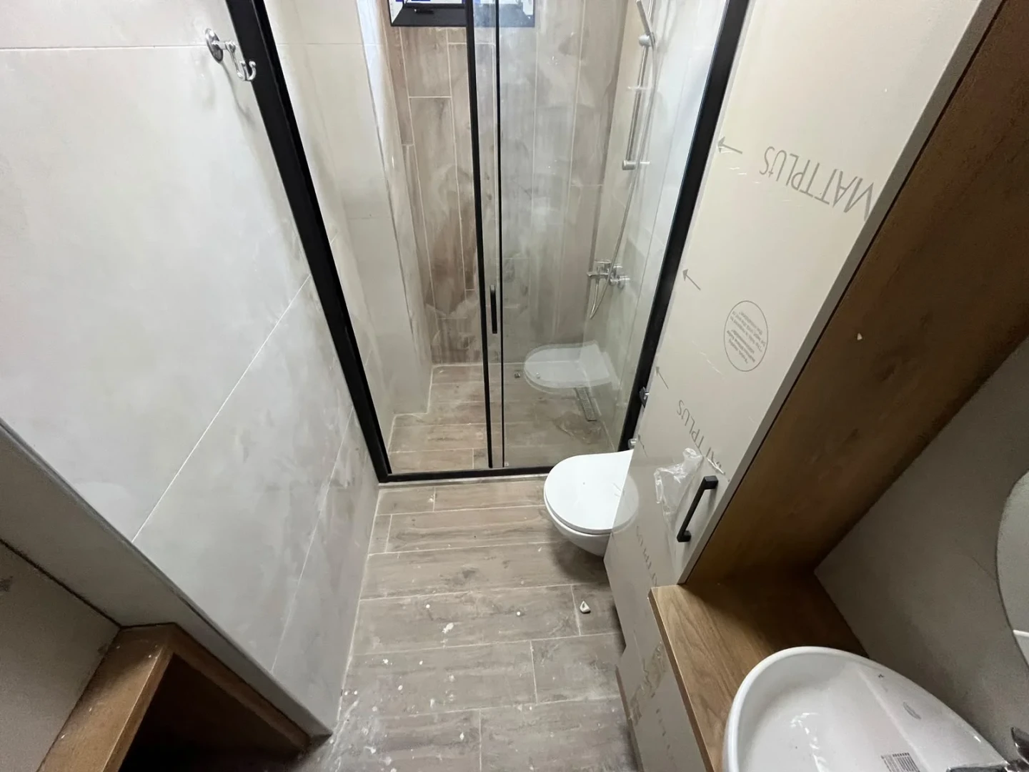 YÜKSELDEN AKÇAY MERKEZDE DENİZE 300MT YERDEN ISITMALI 2+1 DAİRE