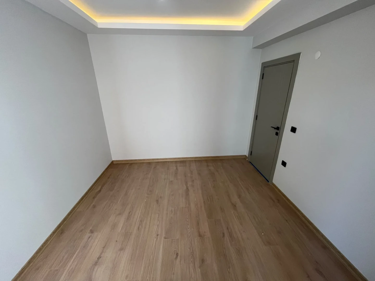 YÜKSELDEN AKÇAY MERKEZDE DENİZE 300MT YERDEN ISITMALI 2+1 DAİRE
