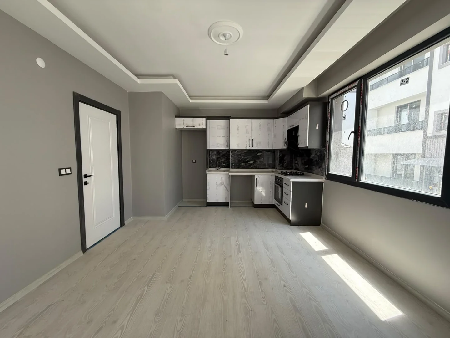 彡YÜKSEL'DEN KADIKÖY'DE YERDEN ISITMA KAPALI OTOPARKLI 1+1 DAİRE彡