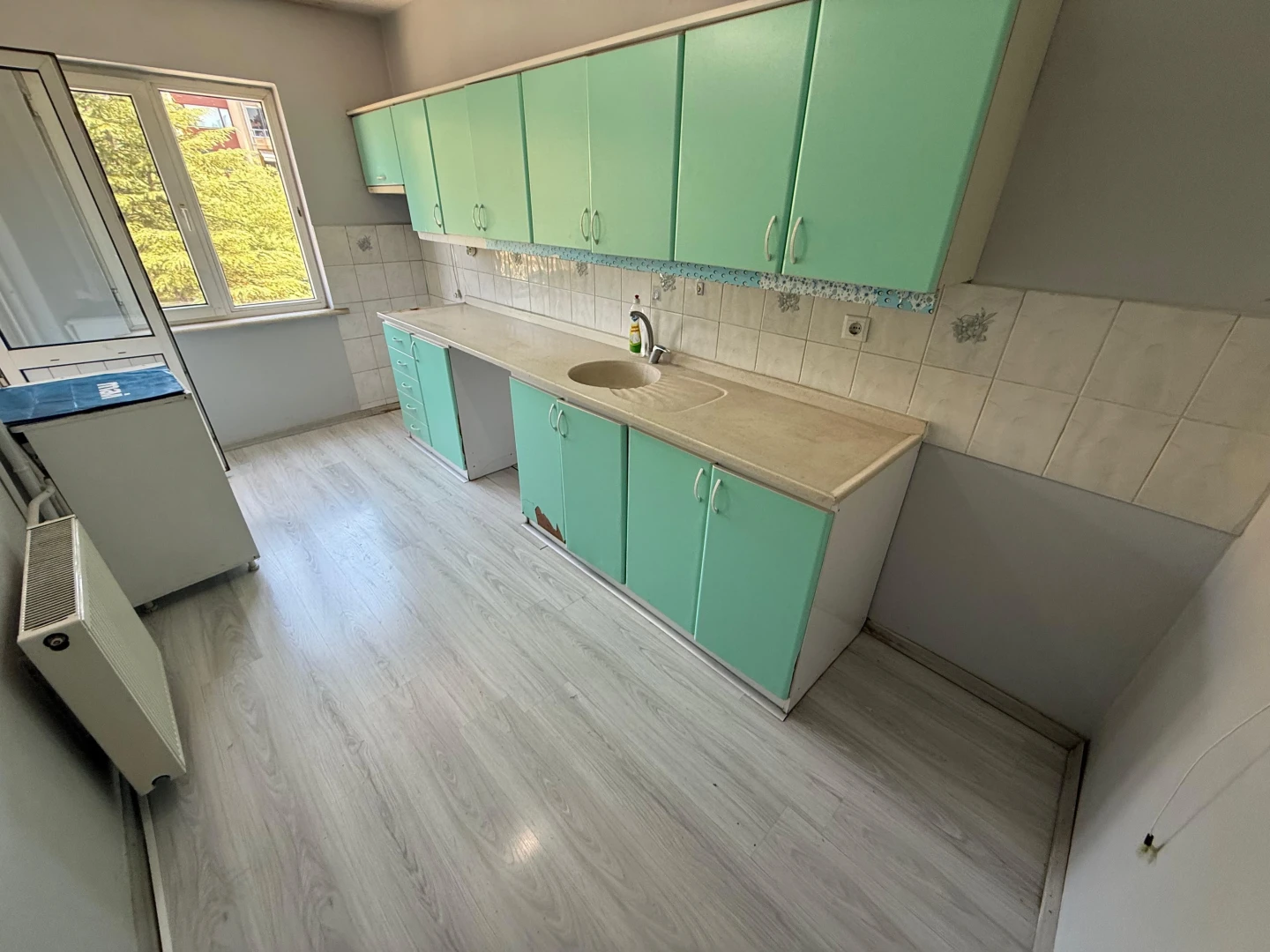 YÜKSEL'DEN EDREMİT'TE ANA CADDE ÜSTÜ 2+1 KİRALIK DAİRE