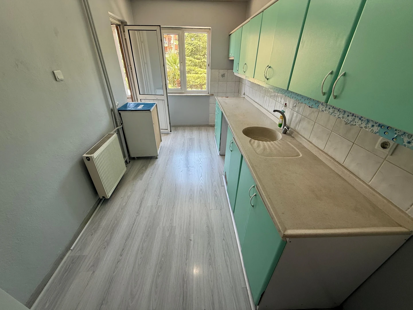 YÜKSEL'DEN EDREMİT'TE ANA CADDE ÜSTÜ 2+1 KİRALIK DAİRE