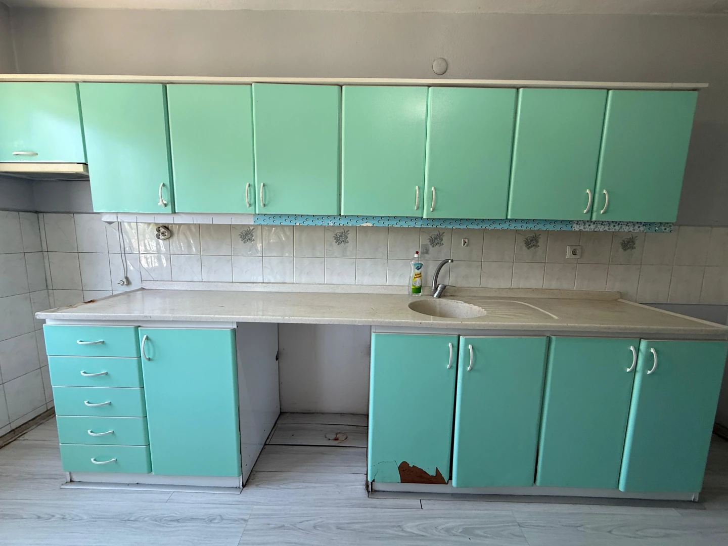 YÜKSEL'DEN EDREMİT'TE ANA CADDE ÜSTÜ 2+1 KİRALIK DAİRE