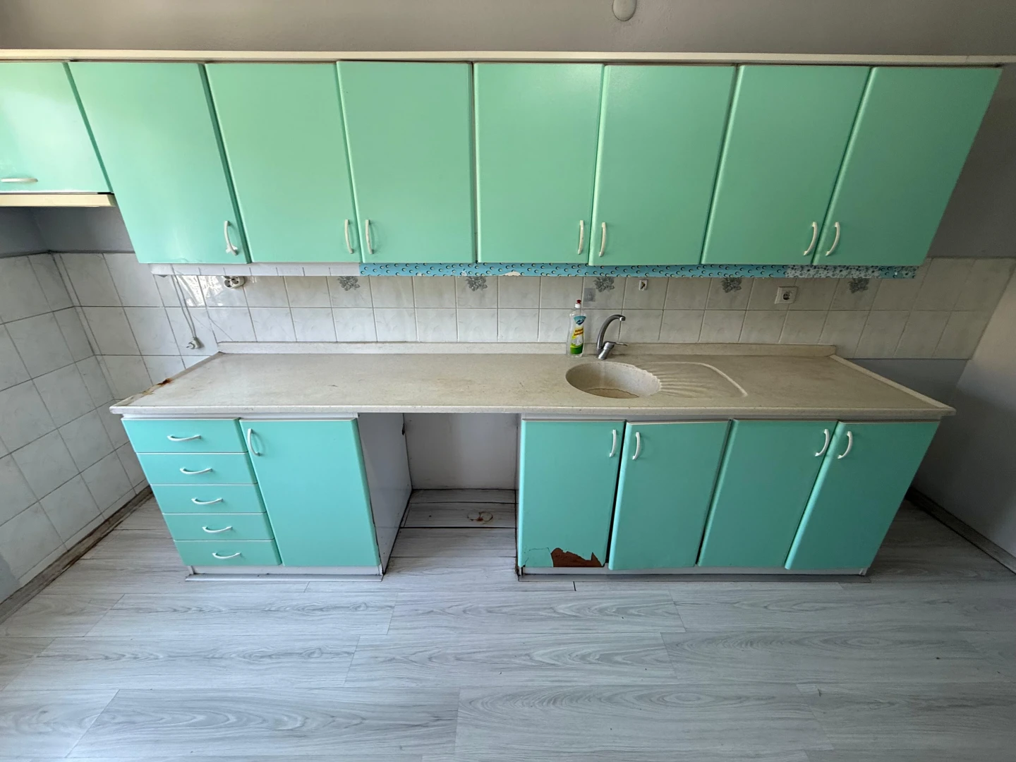 YÜKSEL'DEN EDREMİT'TE ANA CADDE ÜSTÜ 2+1 KİRALIK DAİRE