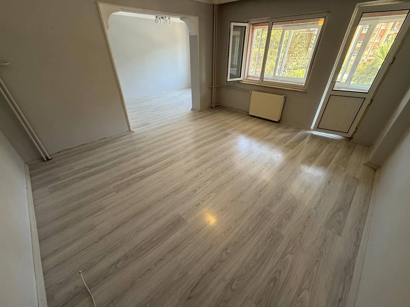 YÜKSEL'DEN EDREMİT'TE ANA CADDE ÜSTÜ 2+1 KİRALIK DAİRE