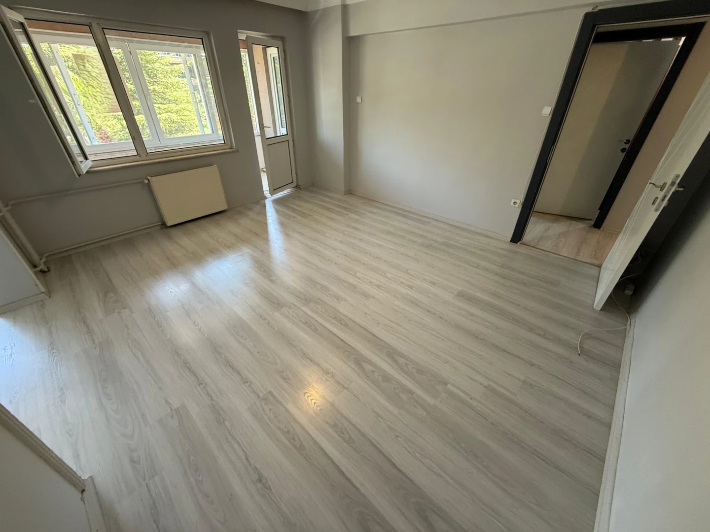 YÜKSEL'DEN EDREMİT'TE ANA CADDE ÜSTÜ 2+1 KİRALIK DAİRE