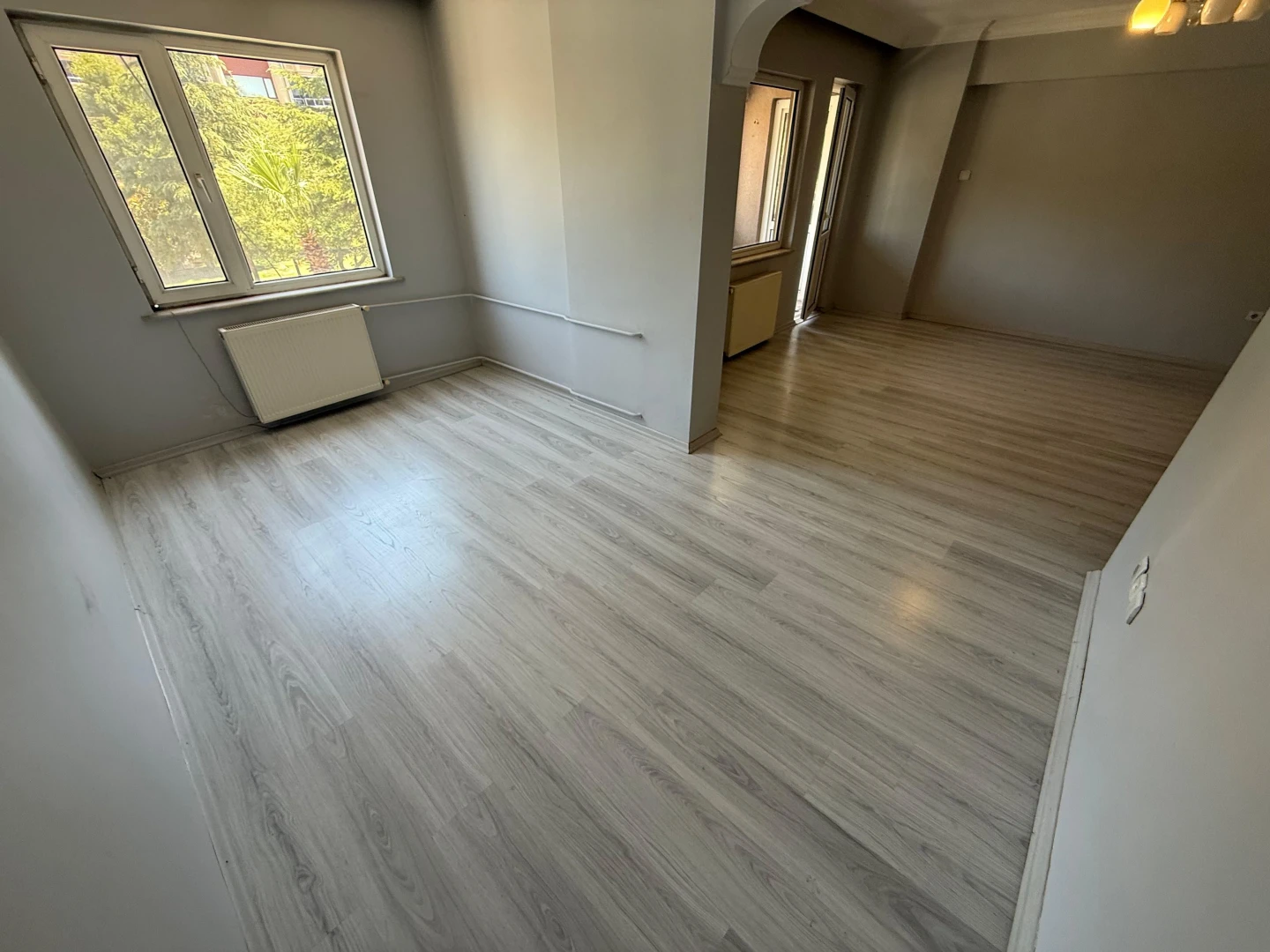 YÜKSEL'DEN EDREMİT'TE ANA CADDE ÜSTÜ 2+1 KİRALIK DAİRE