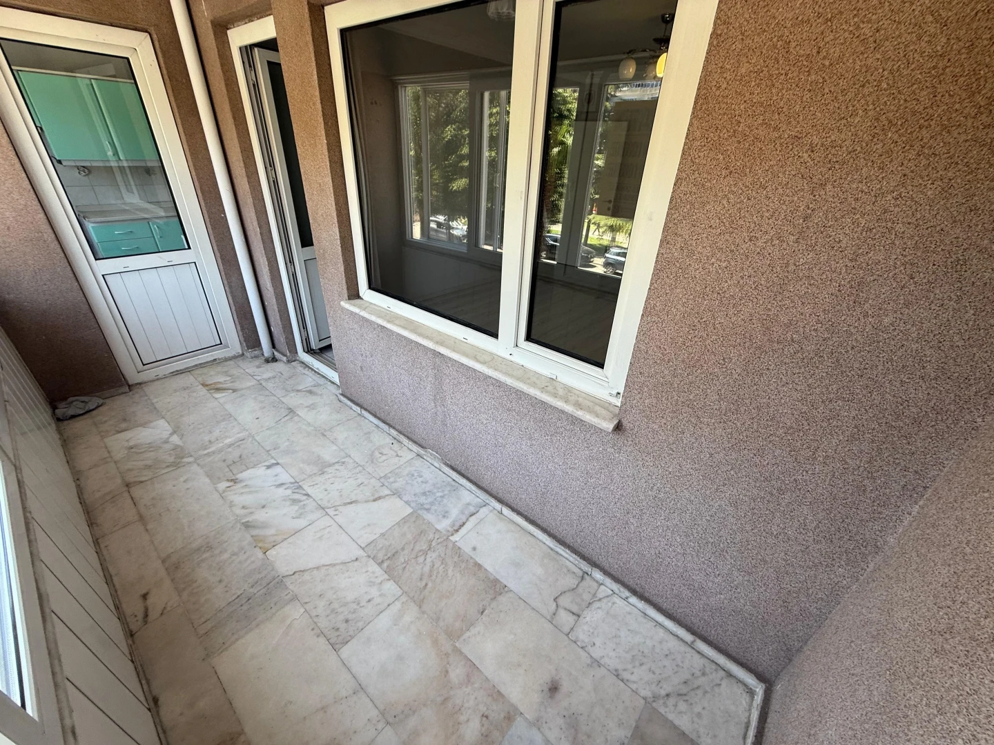 YÜKSEL'DEN EDREMİT'TE ANA CADDE ÜSTÜ 2+1 KİRALIK DAİRE