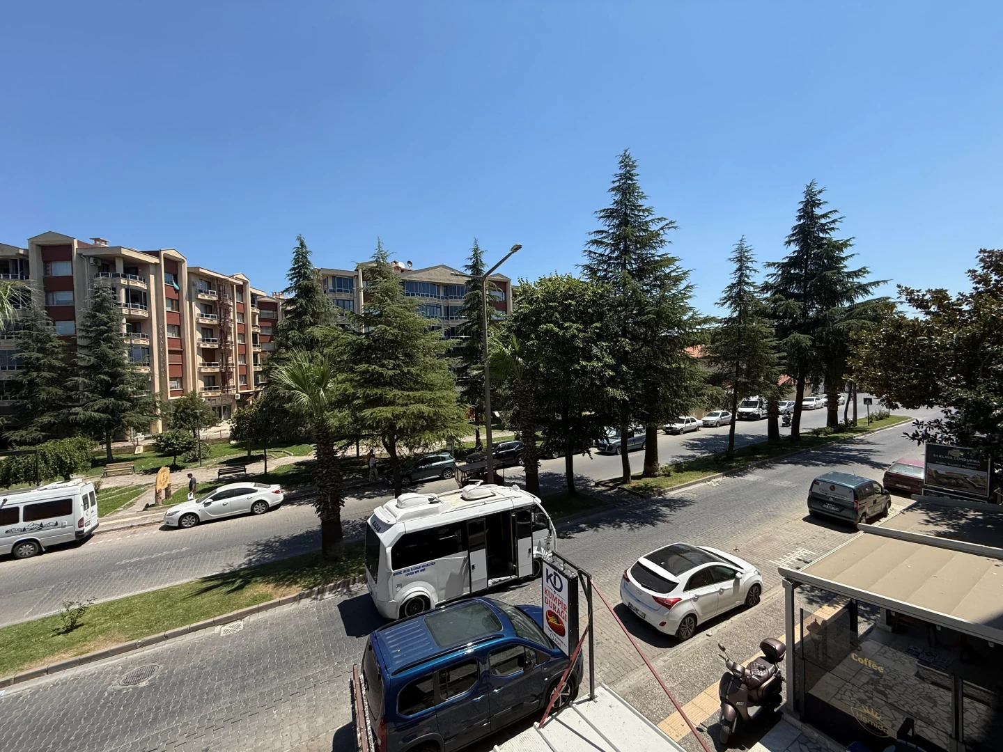 YÜKSEL'DEN EDREMİT'TE ANA CADDE ÜSTÜ 2+1 KİRALIK DAİRE